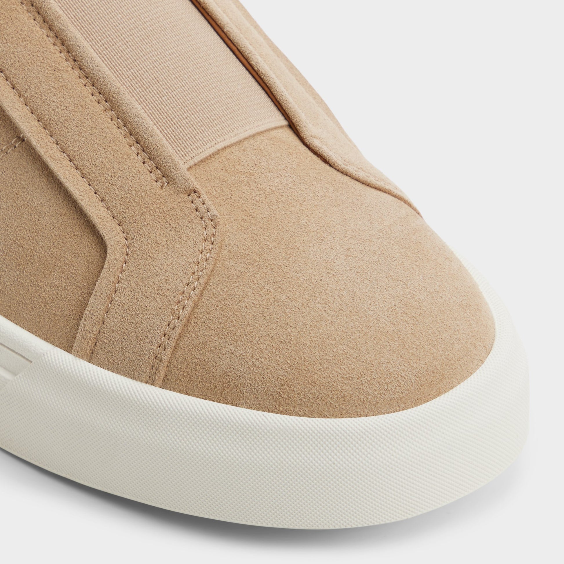 Gros plan de la Beige Auren Sneaker sans lacets