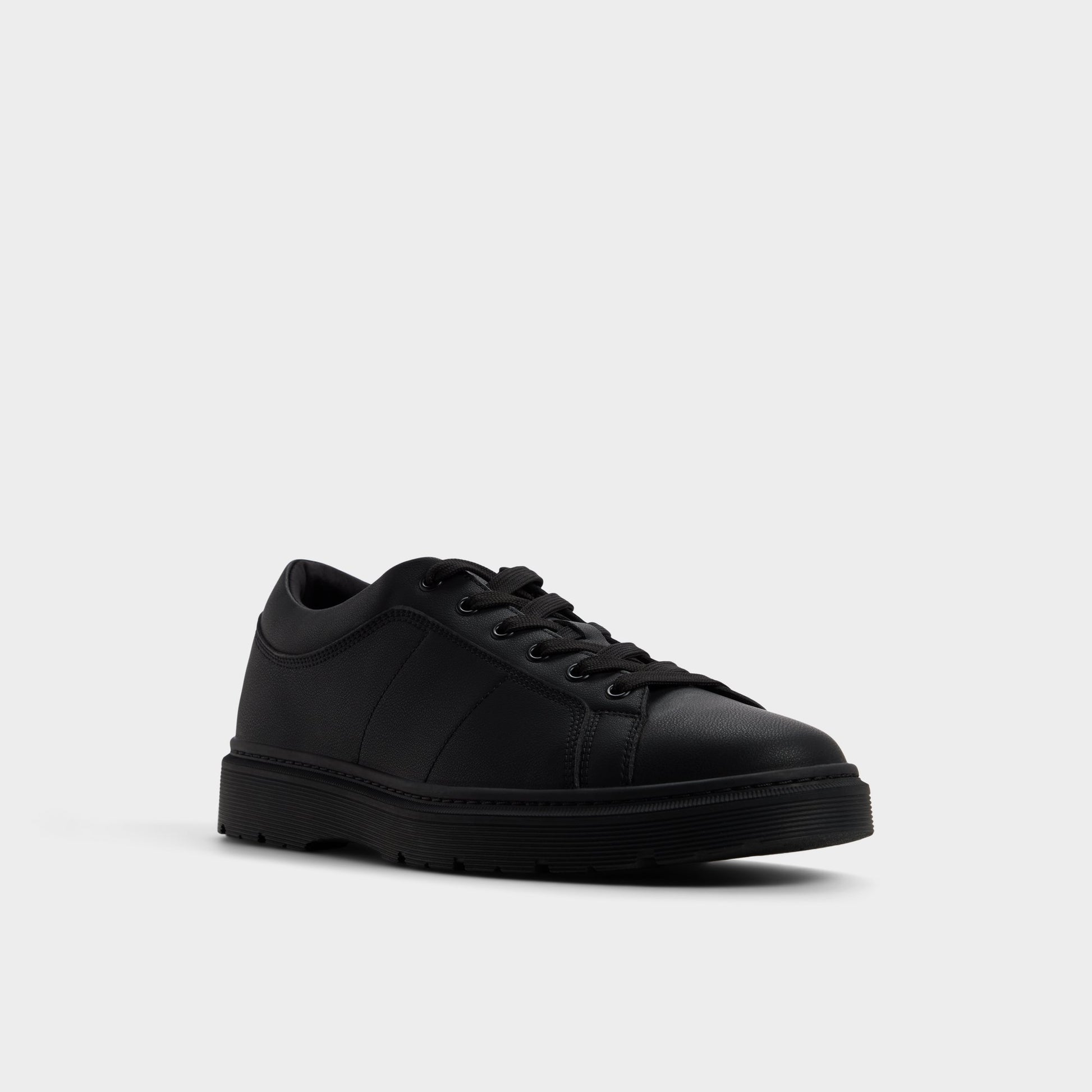 Three-quarter angle of Black Citysneaker Low top sneaker's front side