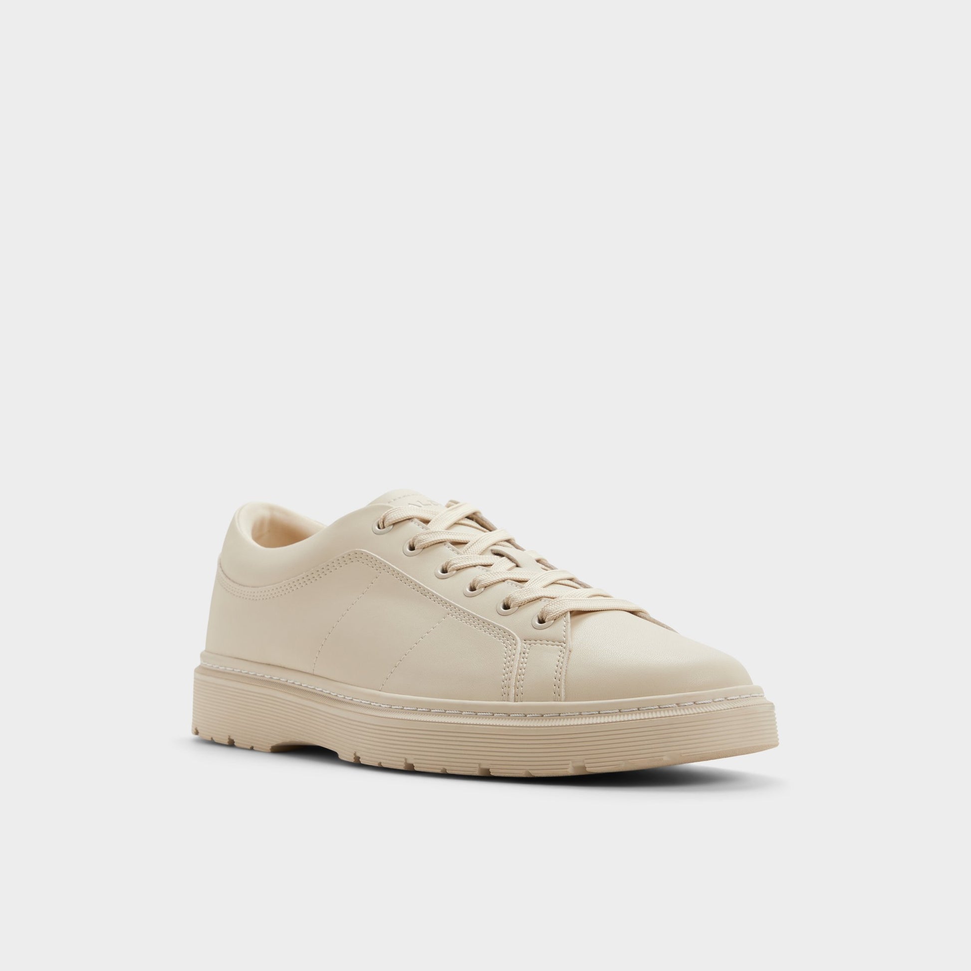 Three-quarter angle of White/bone Citysneaker Low top sneaker's front side