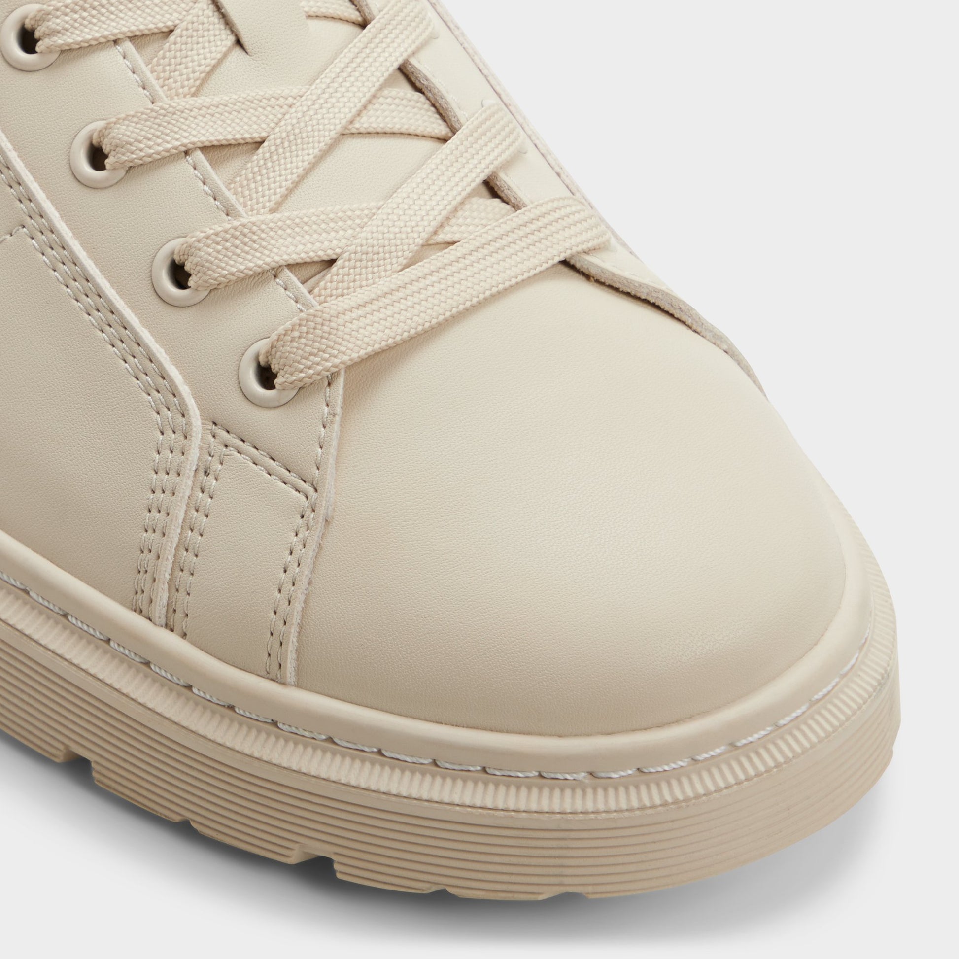 Close-up of the White/bone Citysneaker Low top sneaker