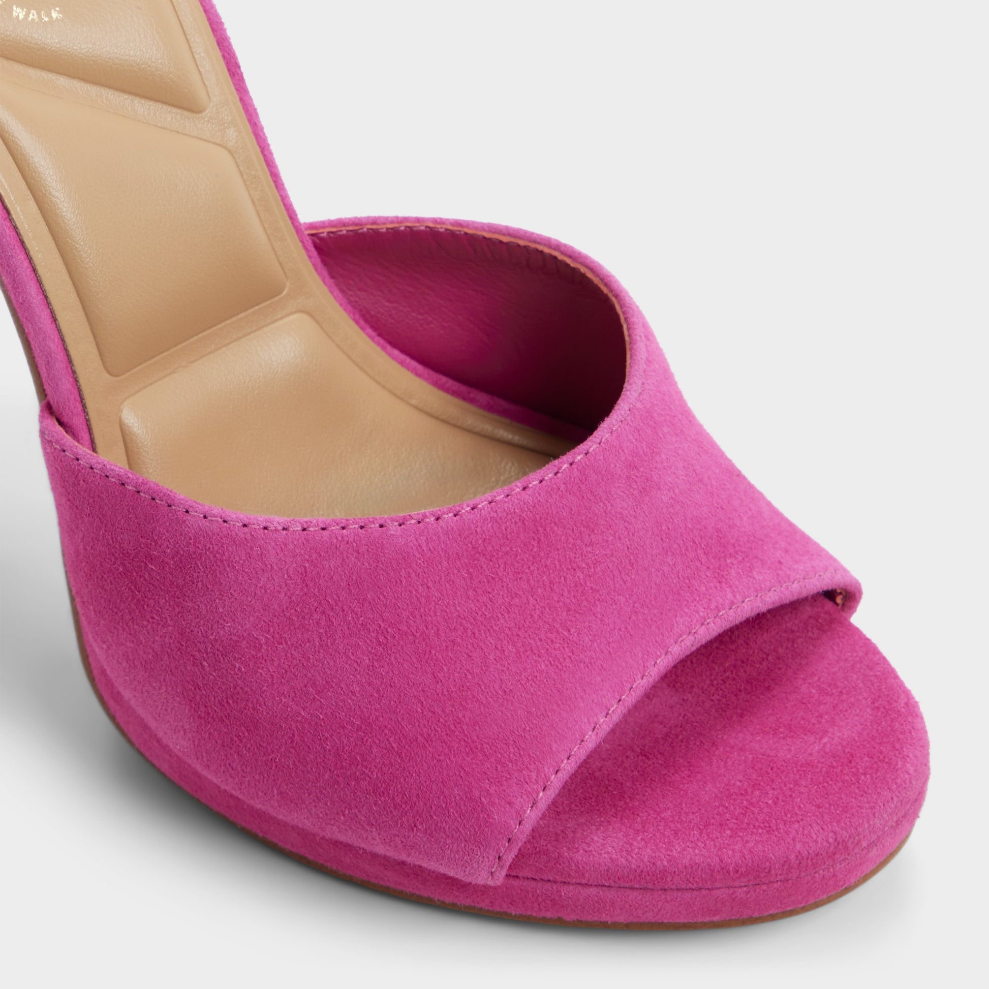 Close-up of the Dark pink Rivieraa Heeled mule