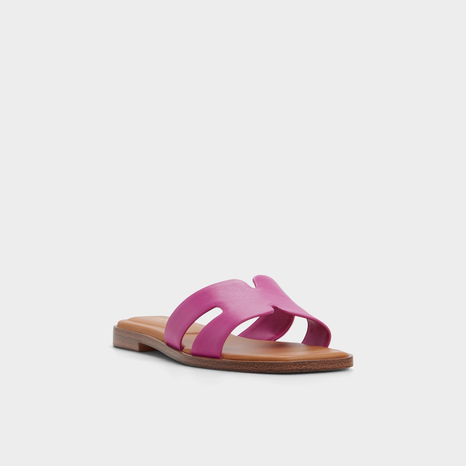 Three-quarter angle of Dark pink Itsandal Slide sandal's front side