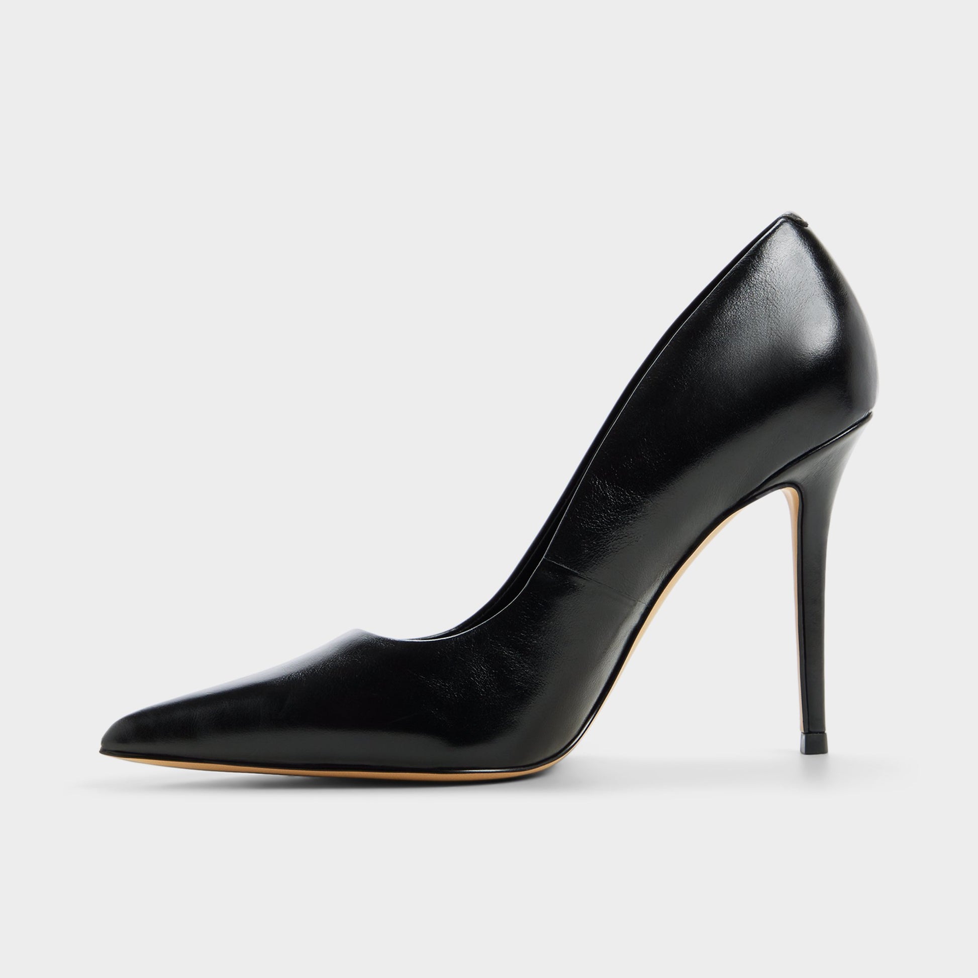 Side view of Black Stasya