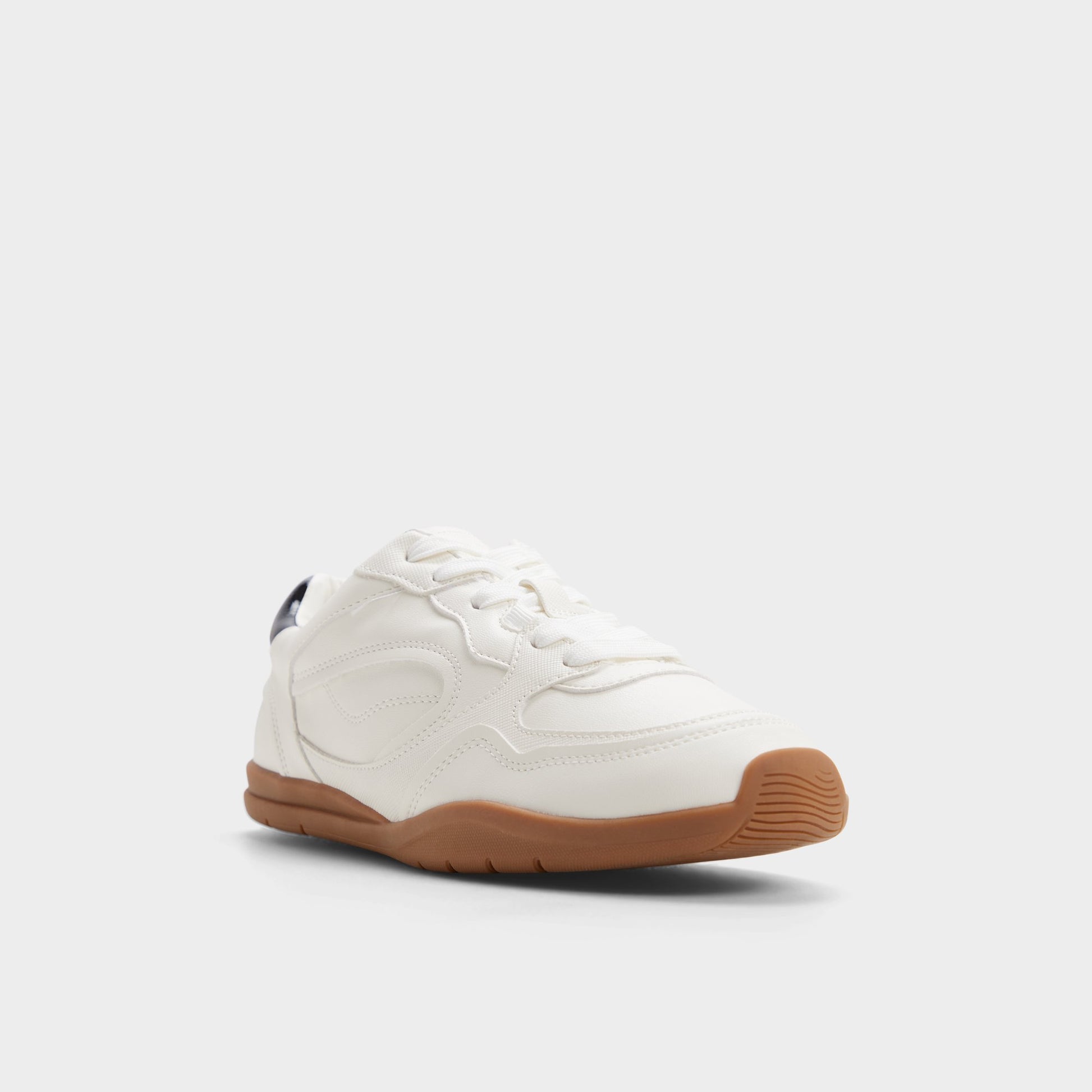 Three-quarter angle of White Jendaya 's front side