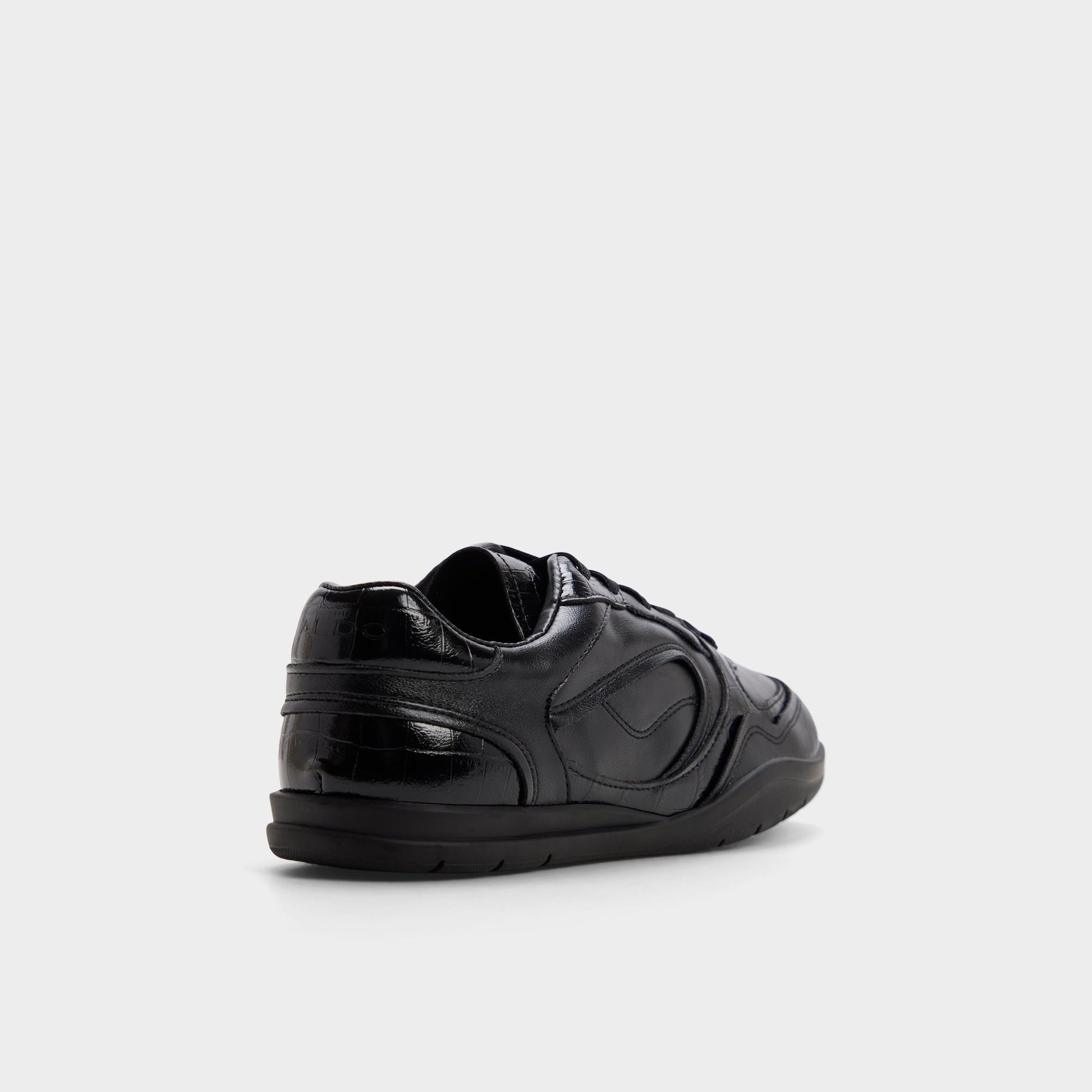 Three-quarter angle of Black Jendaya 's back side