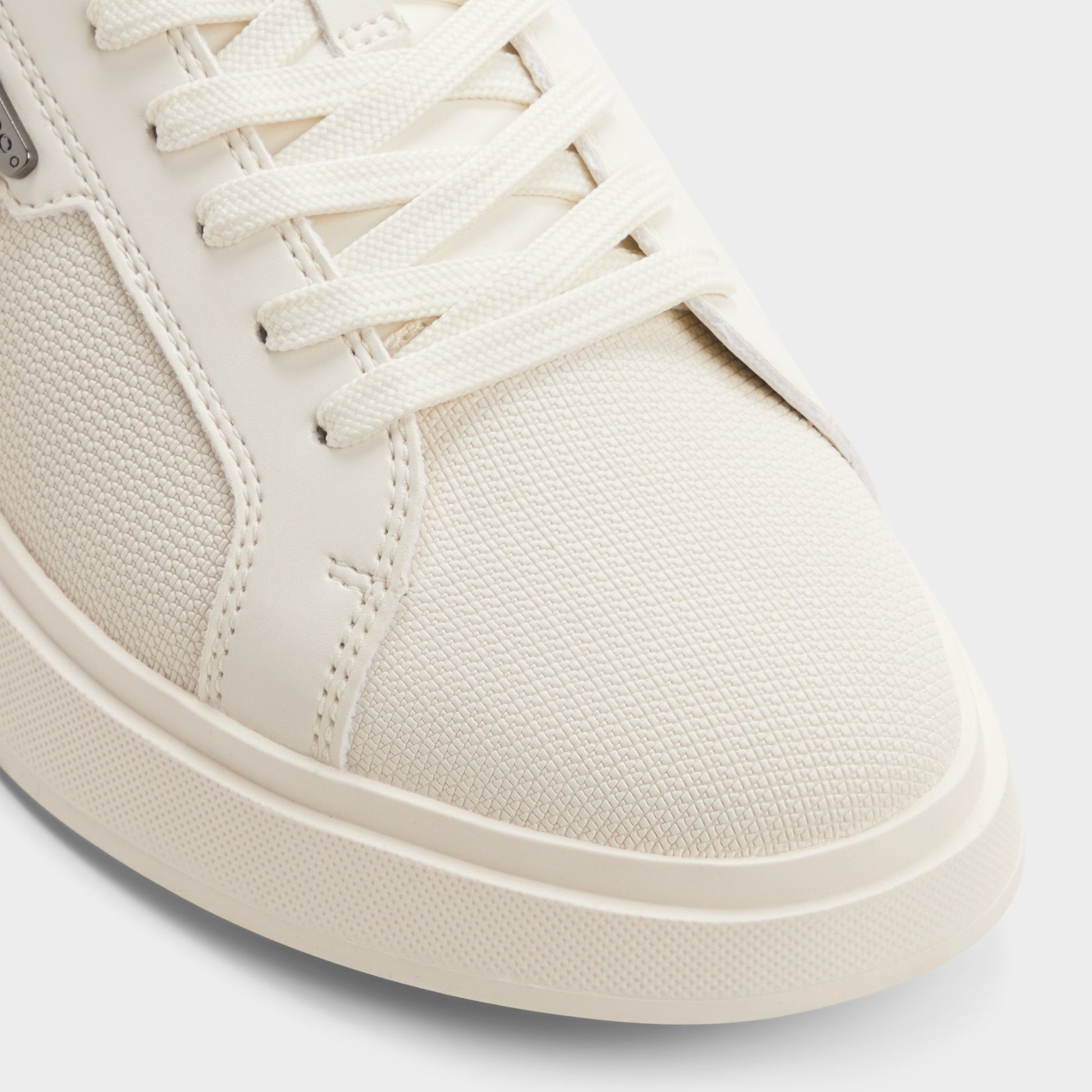 Close-up of the Other white Pinedale