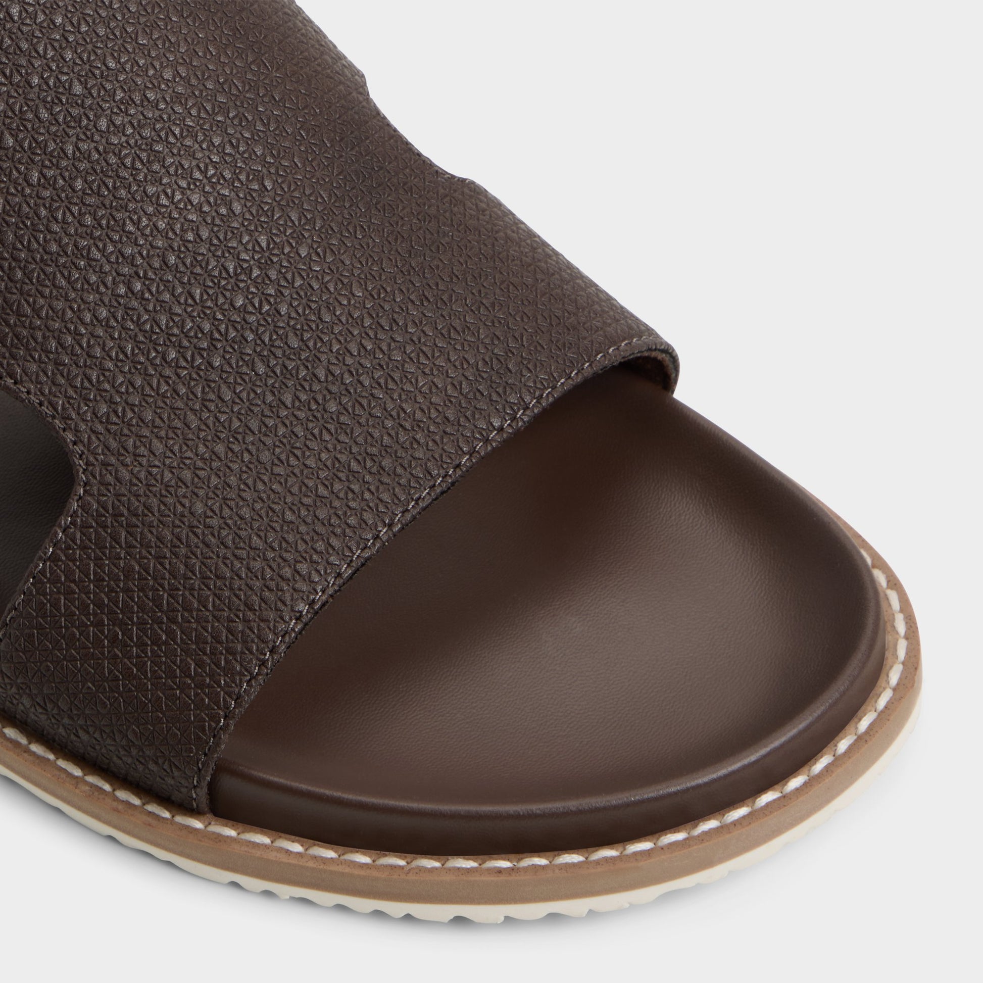 Close-up of the Dark brown Becket