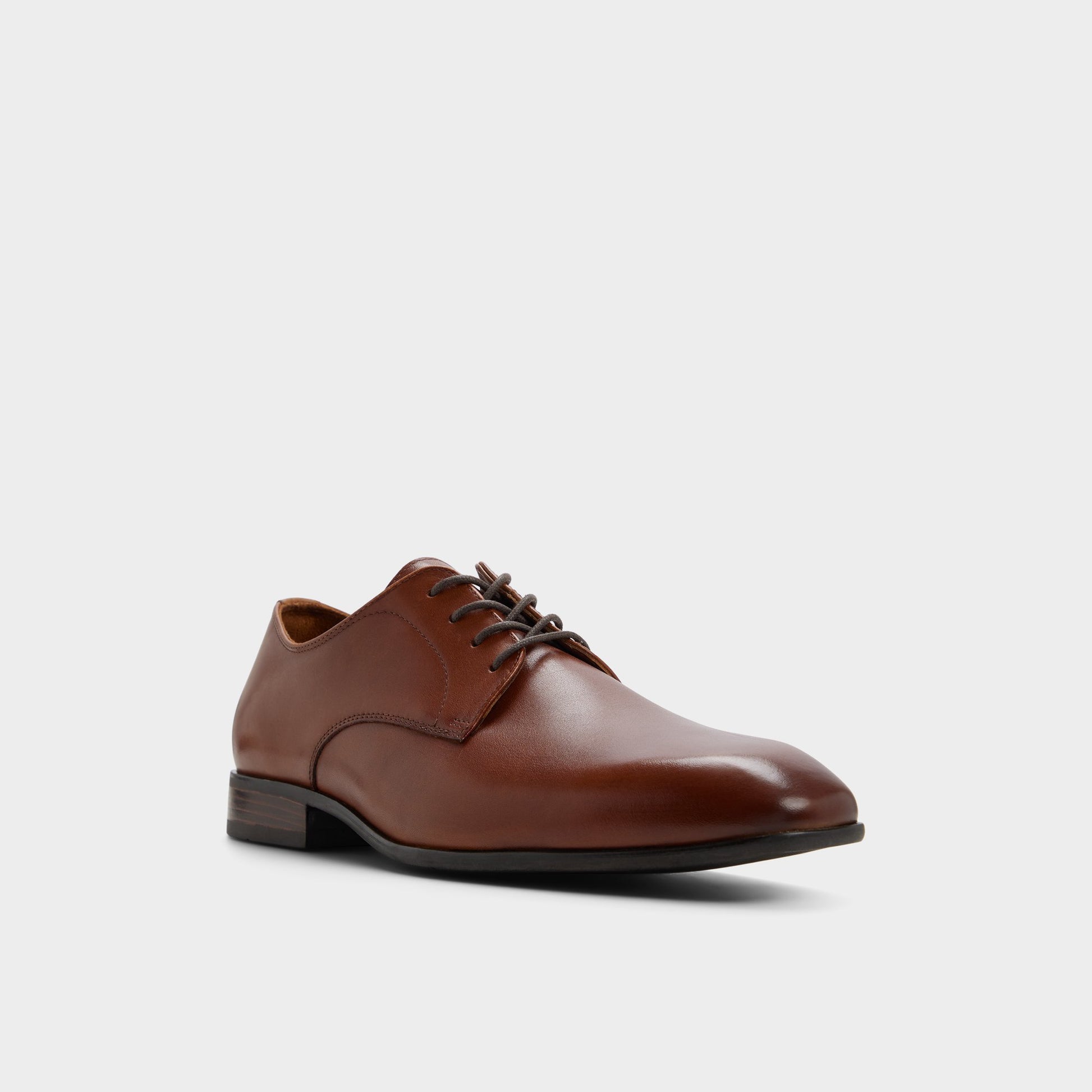 Three-quarter angle of Cognac Felippe Derby shoe's front side