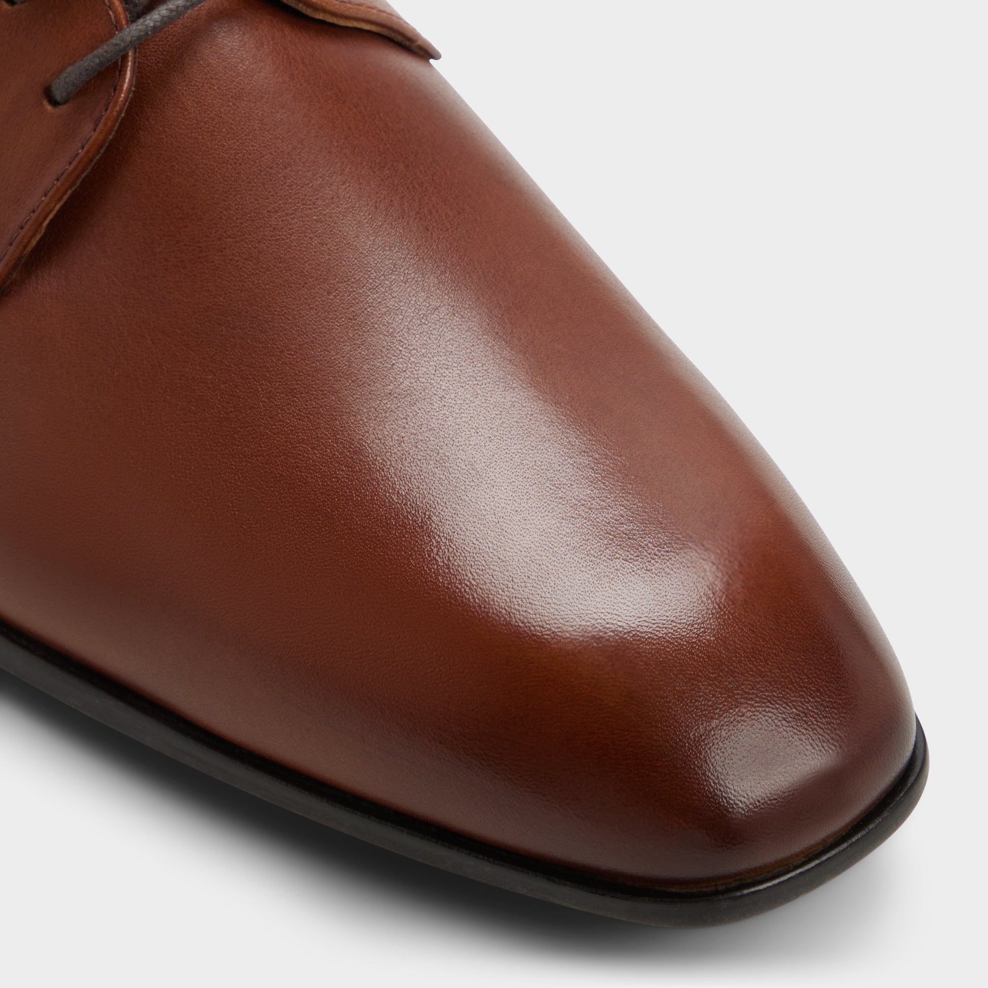 Close-up of the Cognac Felippe Derby shoe