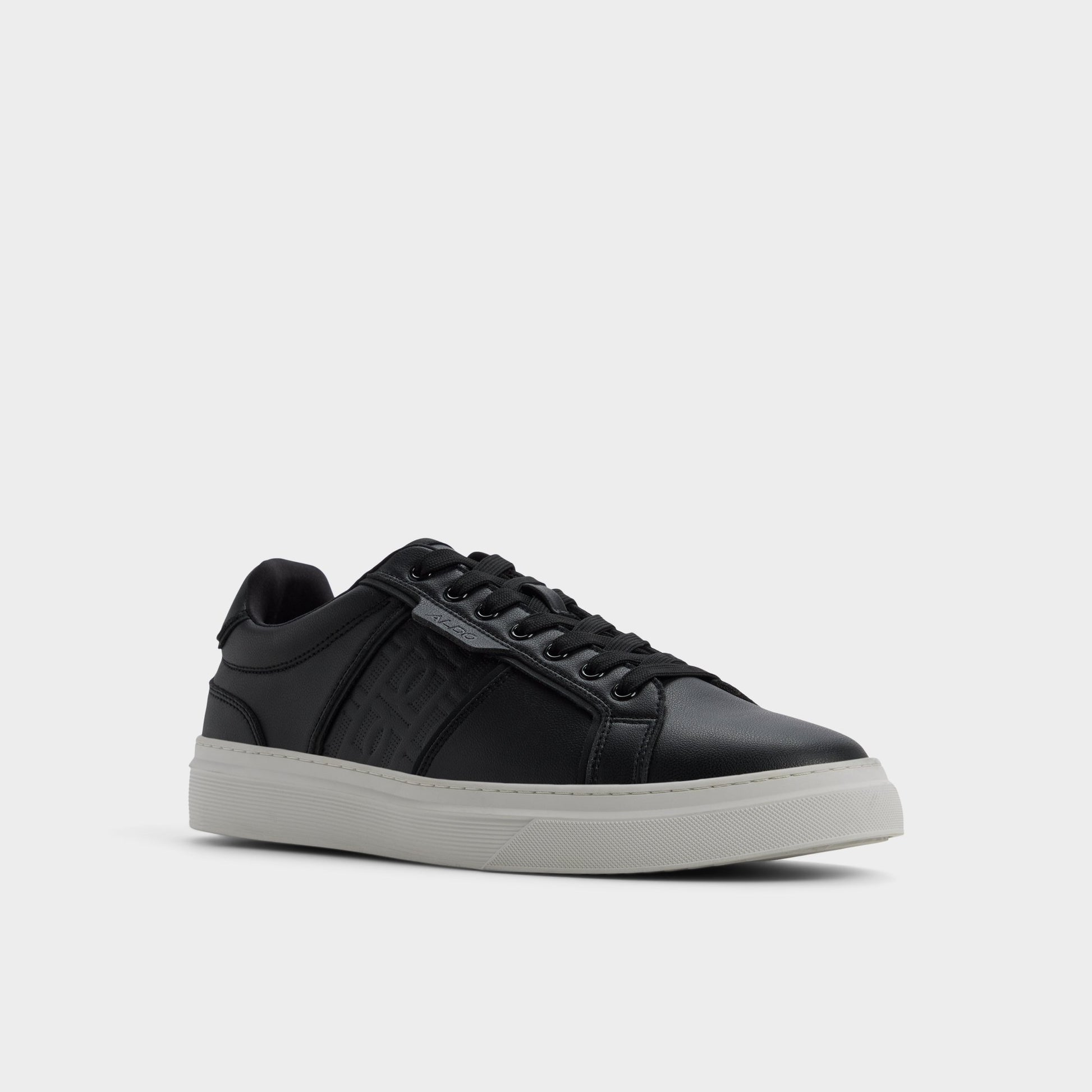 Three-quarter angle of Black/black Courtline Low top sneaker's front side