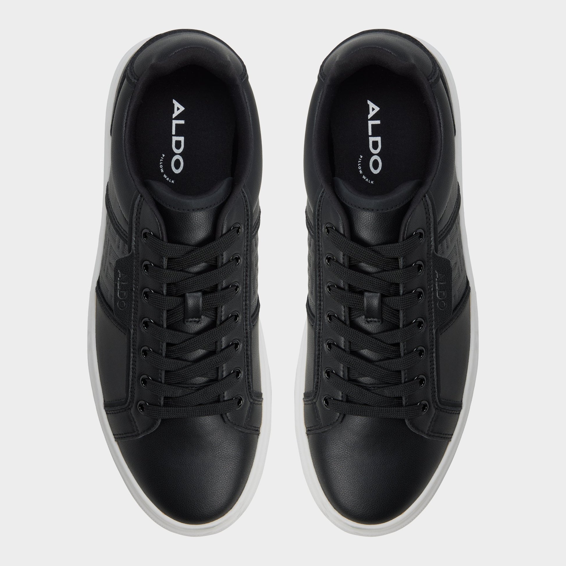Top-down view of the Black/black Courtline Low top sneaker