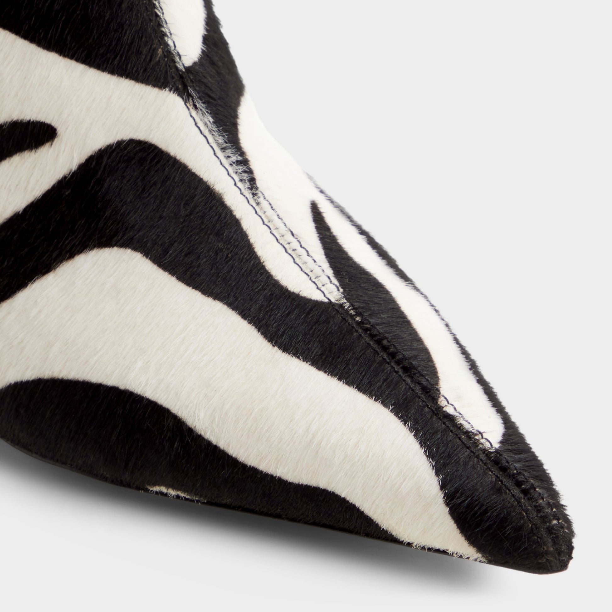 Close-up of the White/black Gabelia Knee-high boot