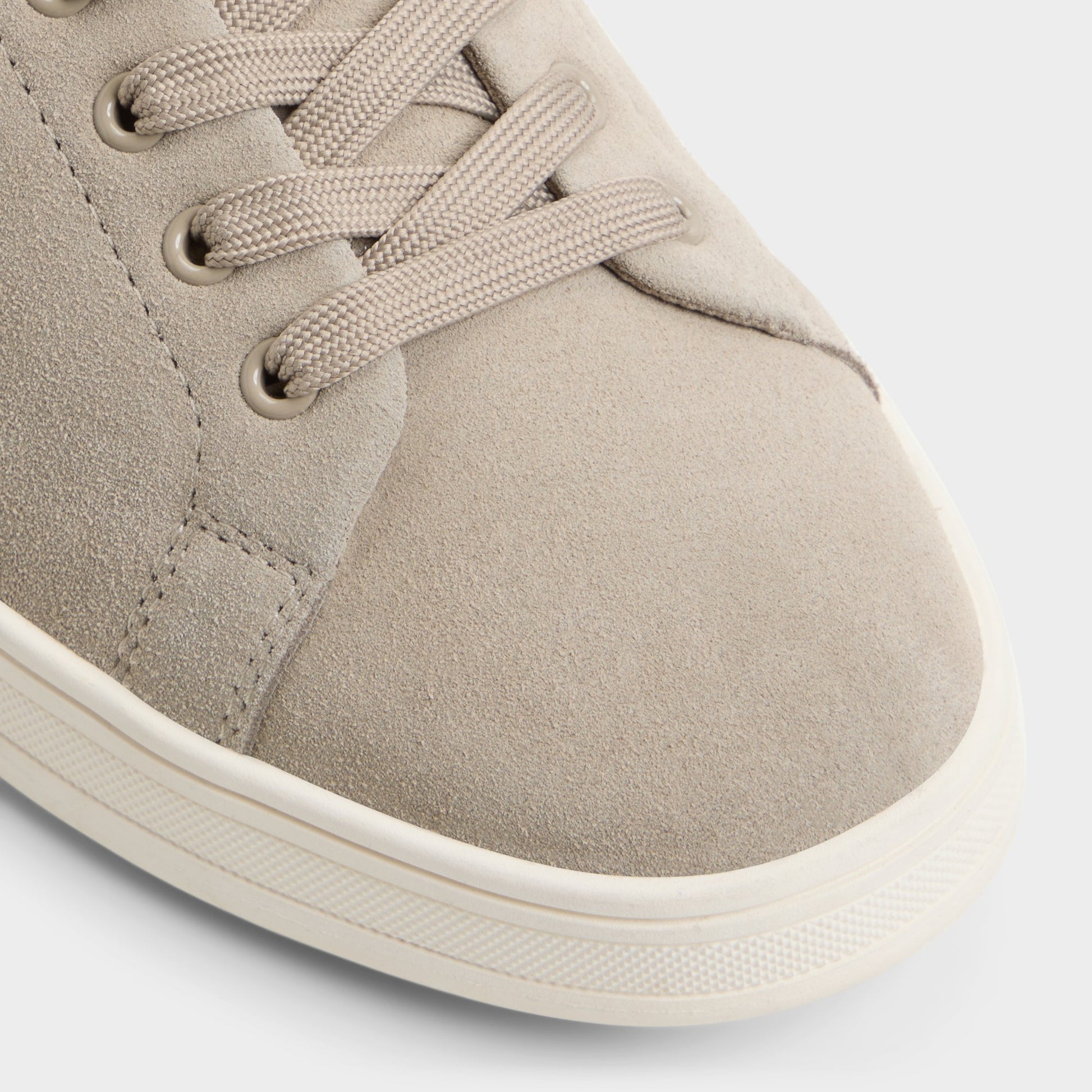 Close-up of the Taupe Grit Low top sneaker