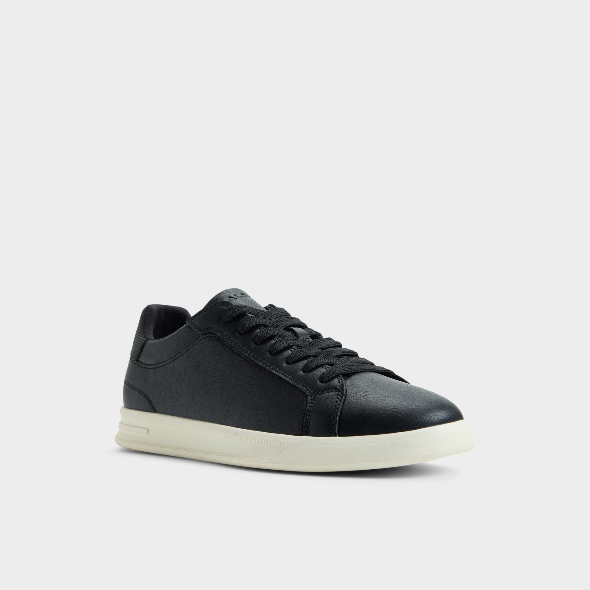 Three-quarter angle of Black Jeremie Low top sneaker's front side