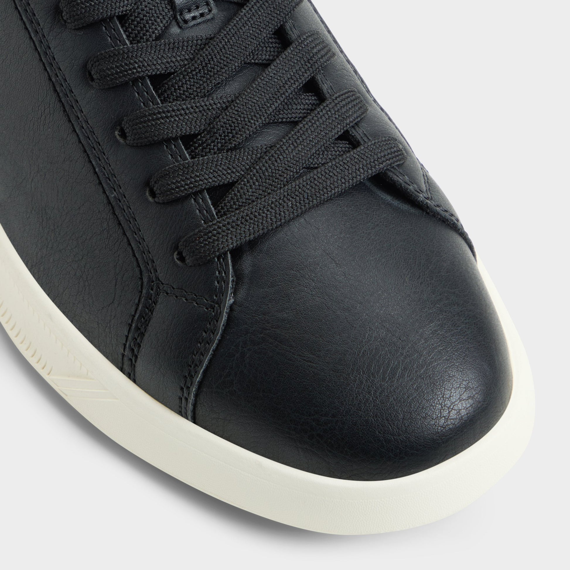 Close-up of the Black Jeremie Low top sneaker