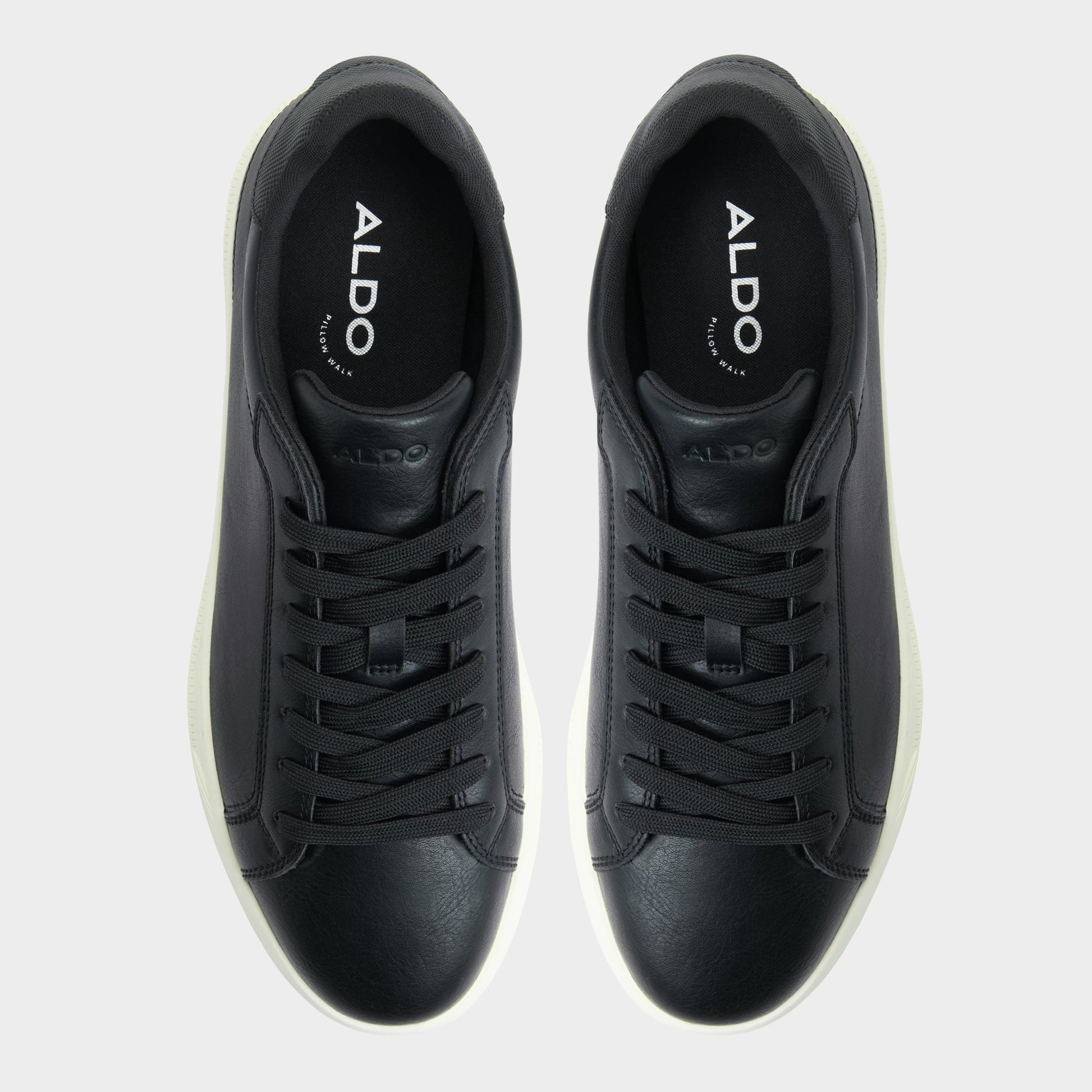 Top-down view of the Black Jeremie Low top sneaker