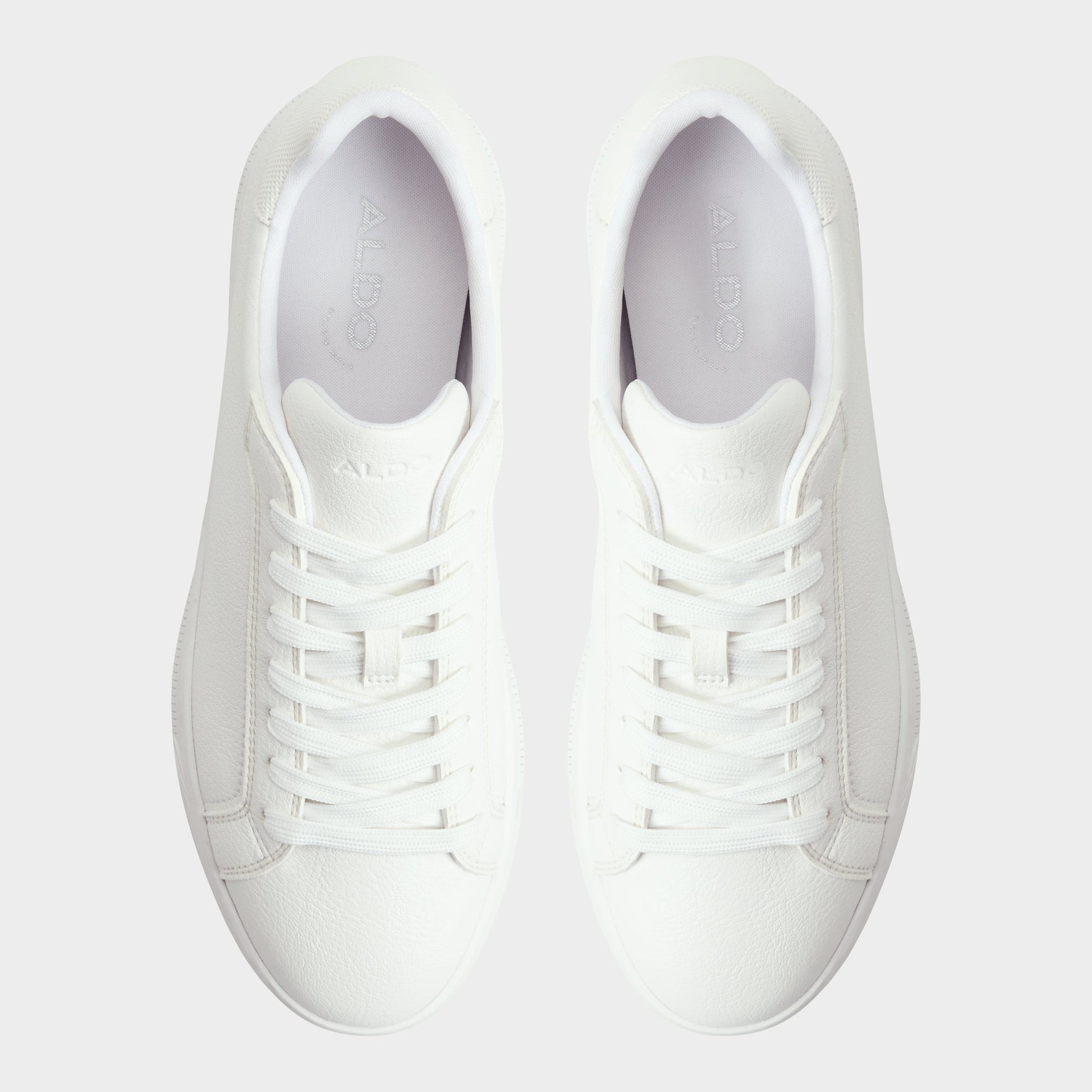 Top-down view of the White Jeremie Low top sneaker