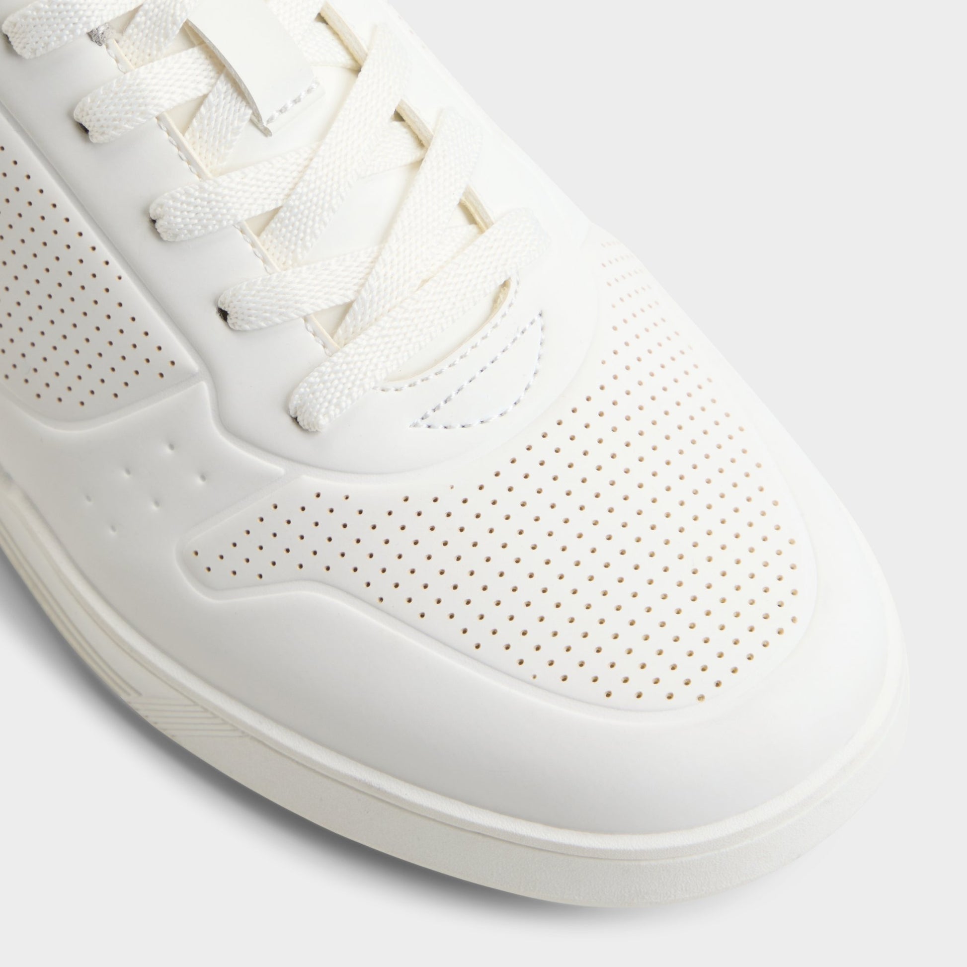 Close-up of the White Robie Low top sneaker