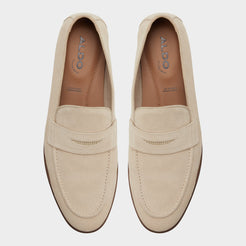 Top-down view of the Medium beige Journey Loafer