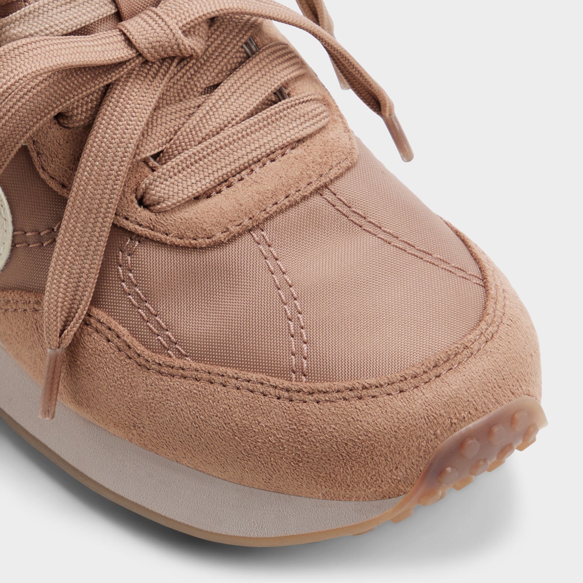Close-up of the Light brown Caely Sneaker