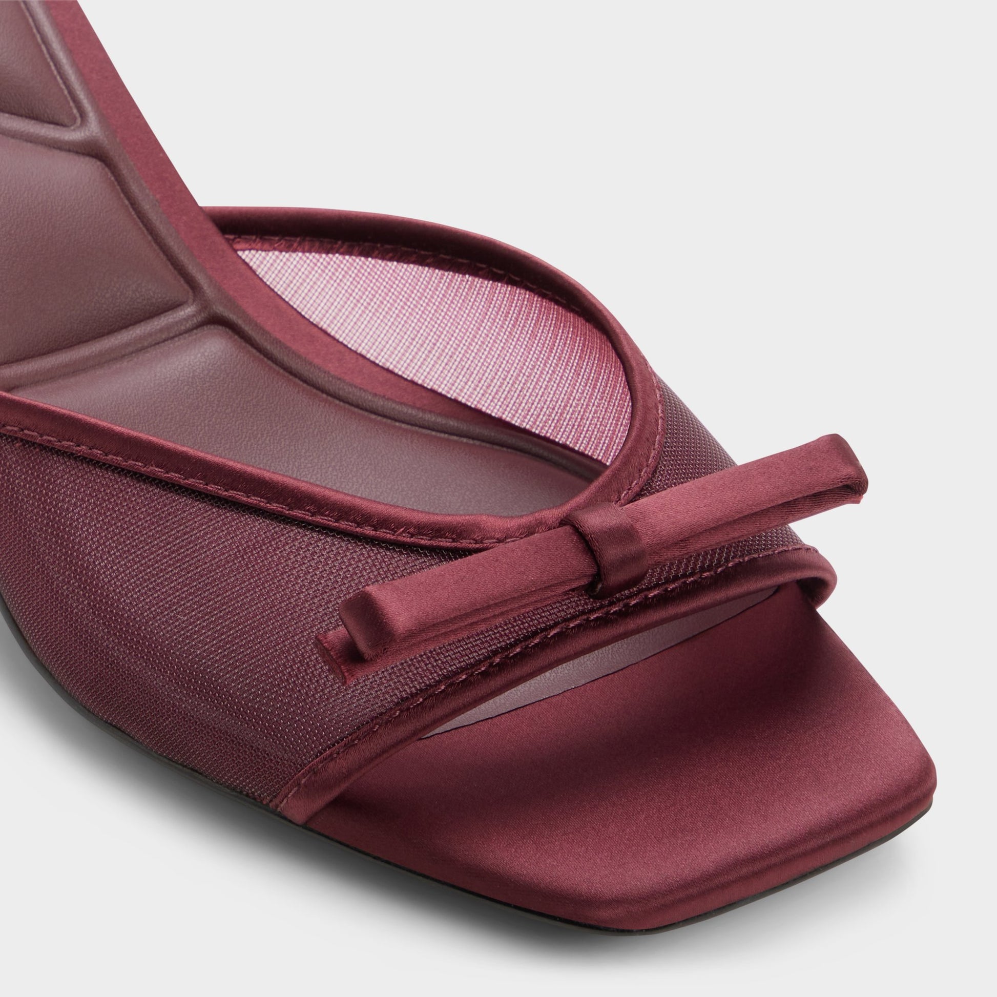 Gros plan de la Bordo Begoniaa Sandale à talon haut