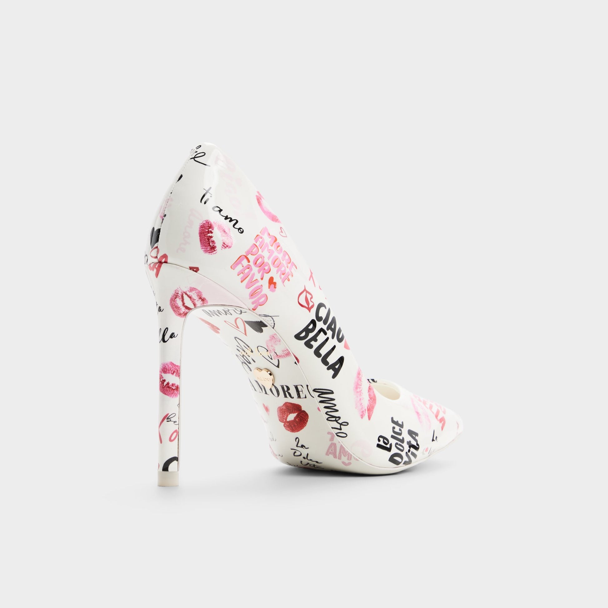 Three-quarter angle of Open miscellaneous Stessy2.0 Pump's back side