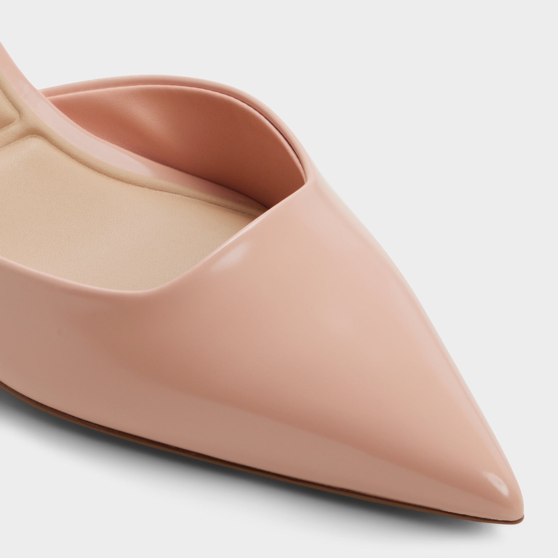 Gros plan de la Autre Rose Gavedessi Talon haut à bride arrière