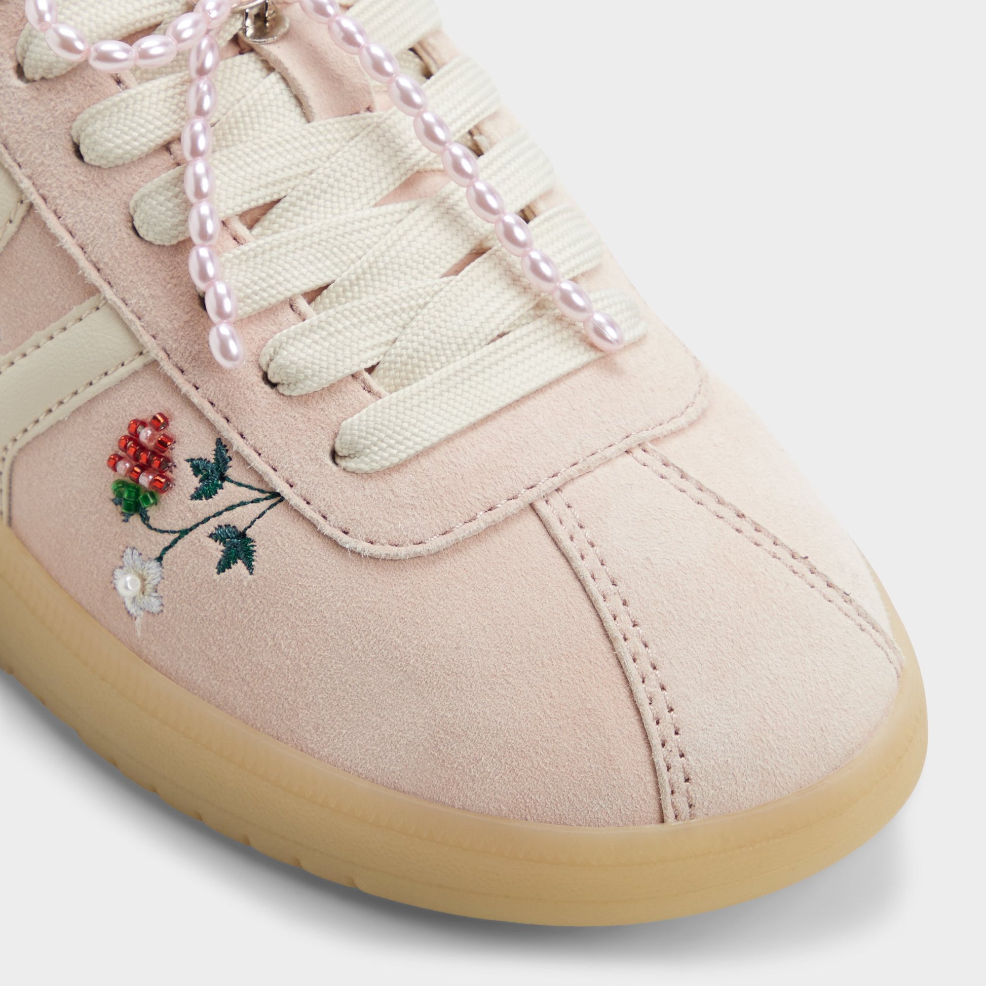 Close-up of the Other pink Chicsneaker Sneaker