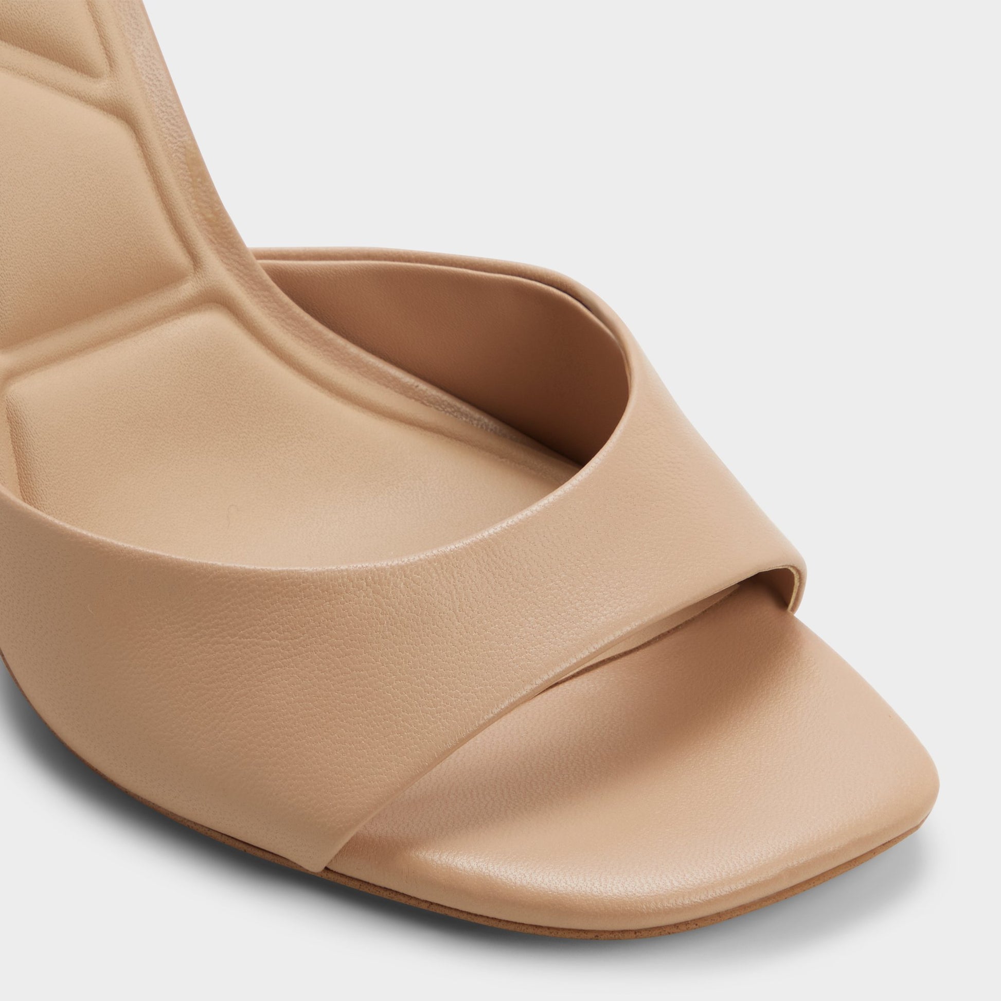 Gros plan de la Beige Florianna Sandale à talon haut