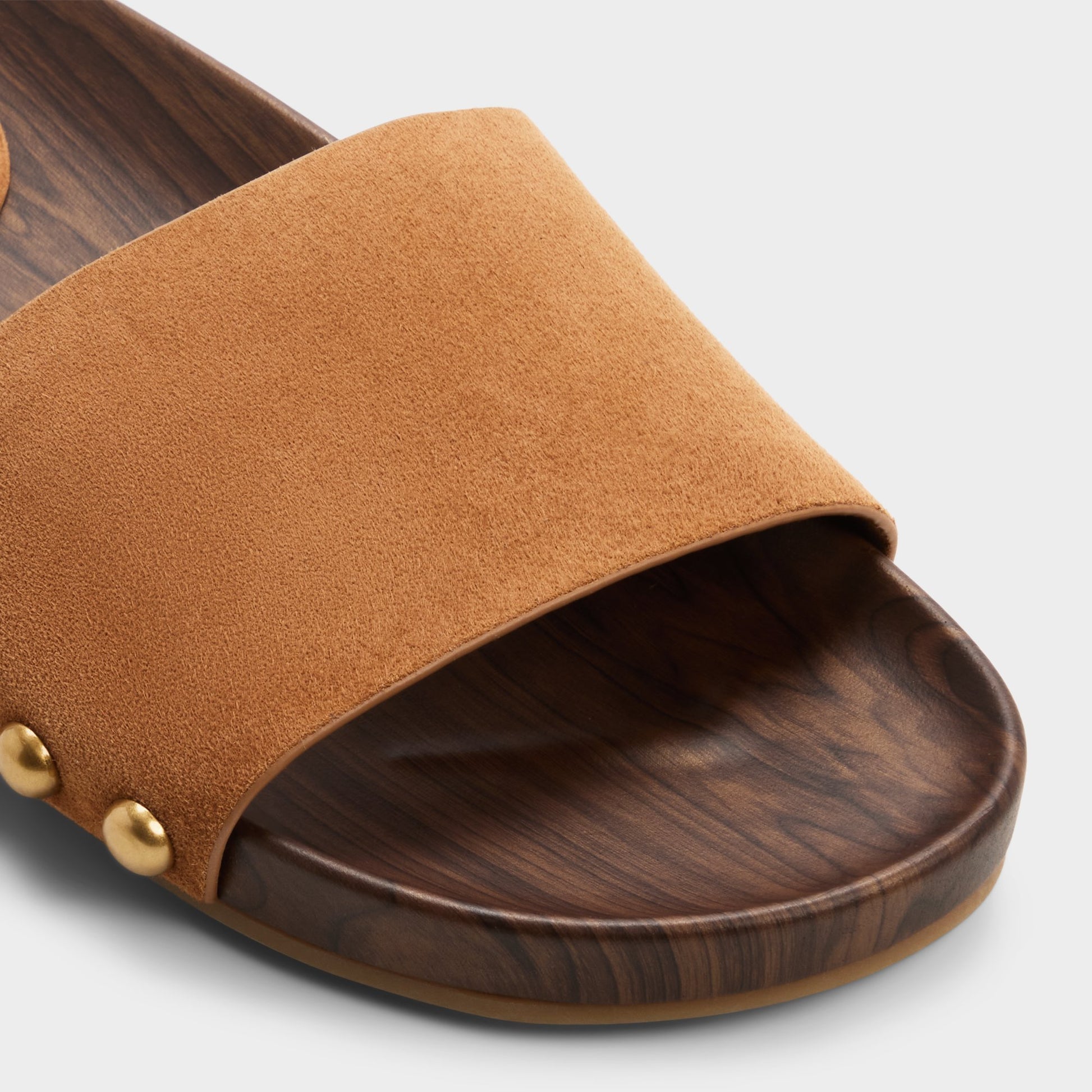 Close-up of the Light brown Rooted Footbed sandal