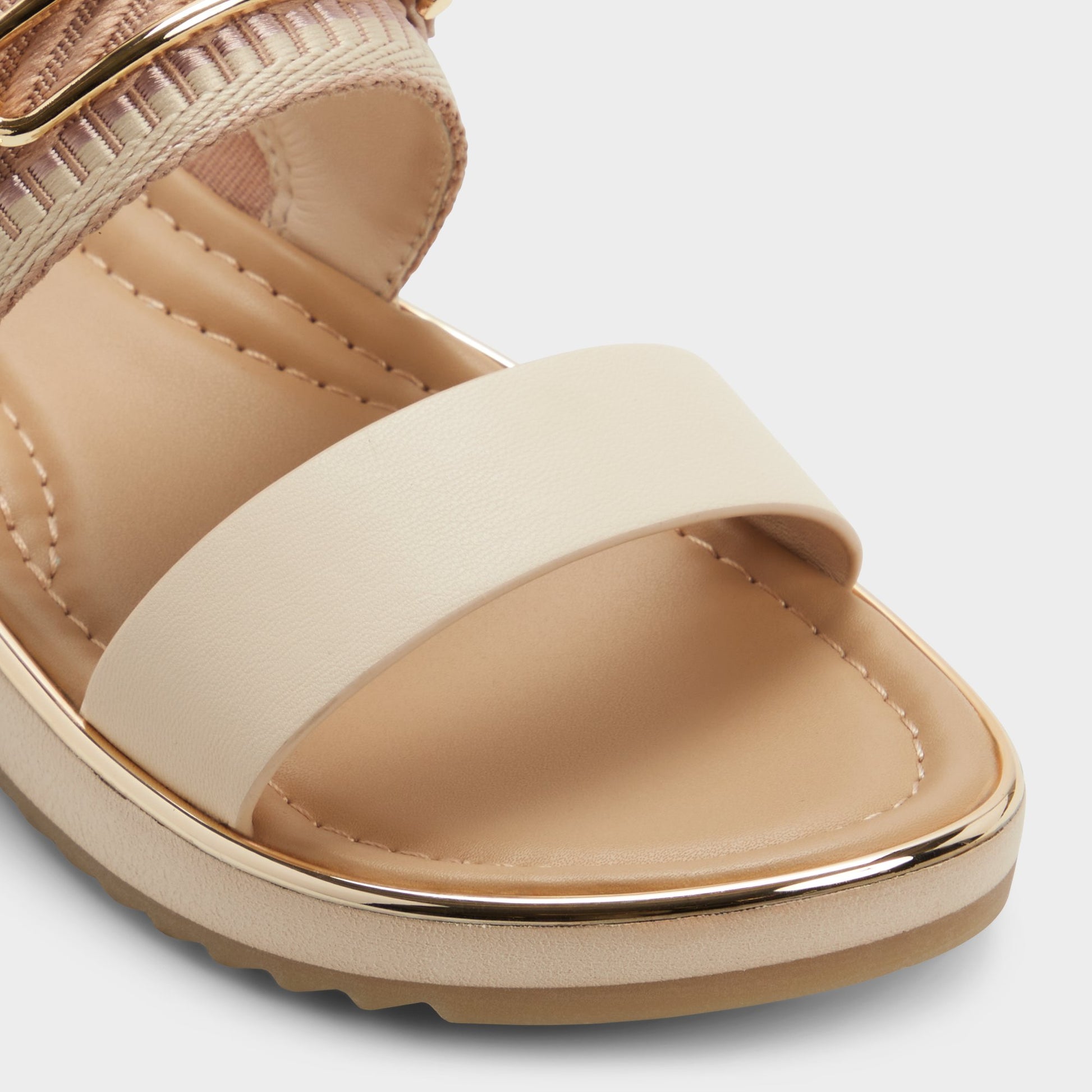 Close-up of the Beige combo Lagoon Slide sandal