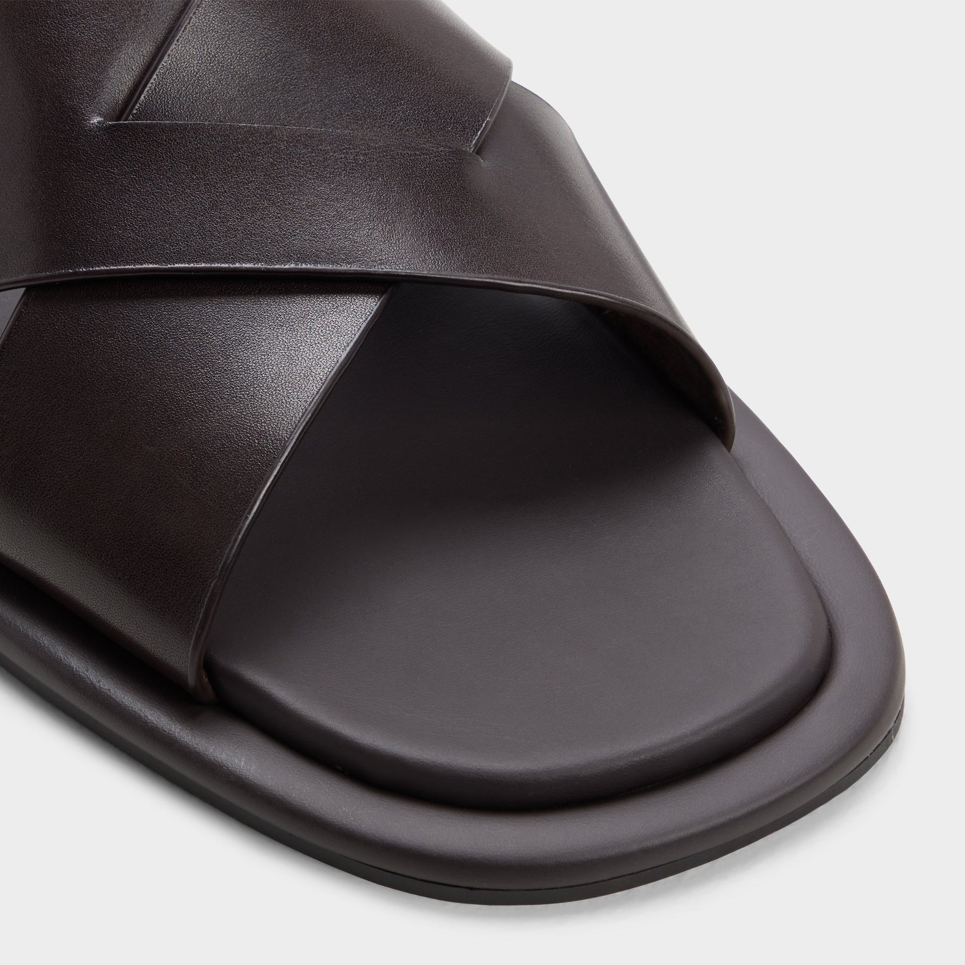 Close-up of the Dark brown Emris Slide sandal