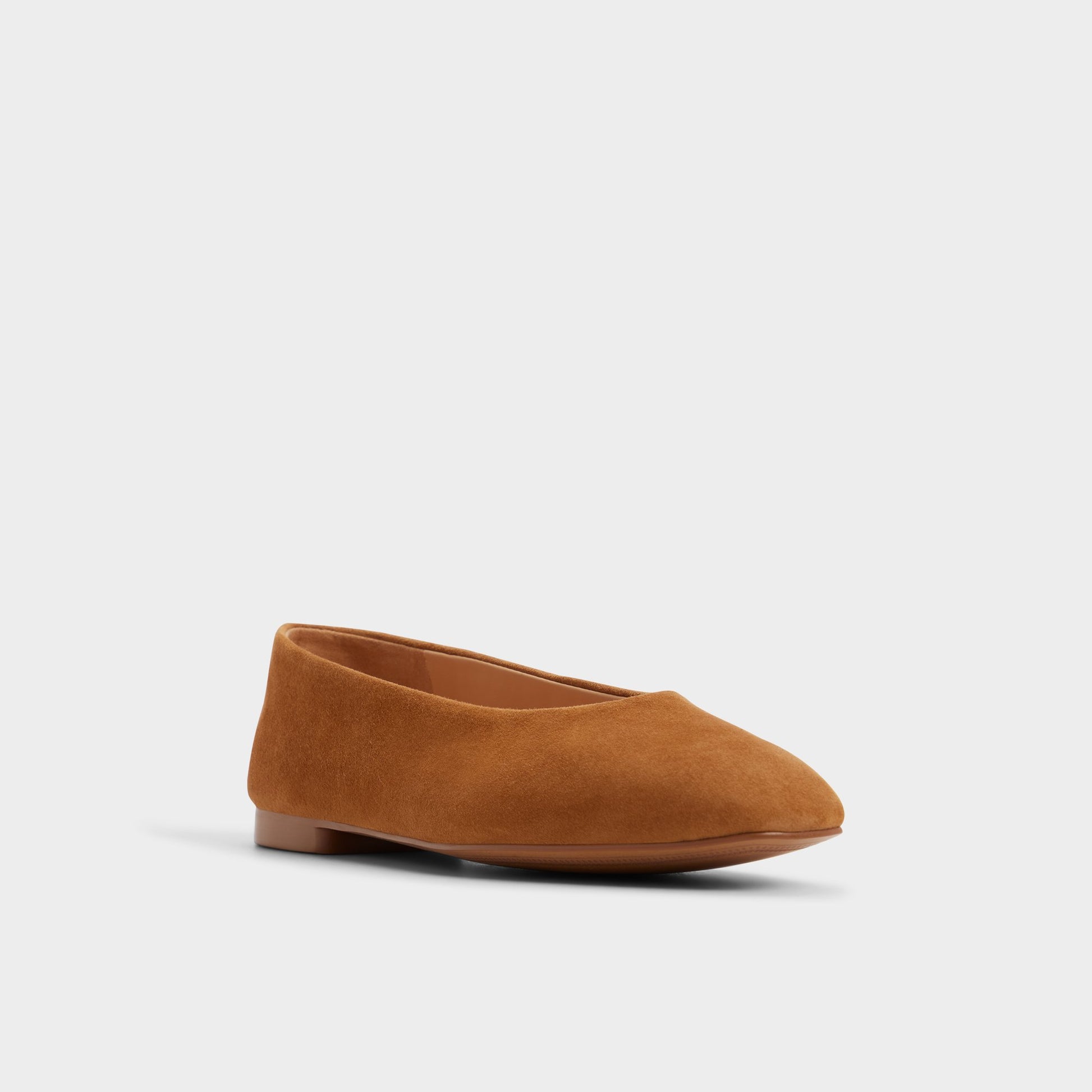 Three-quarter angle of Tan Seviameth 's front side