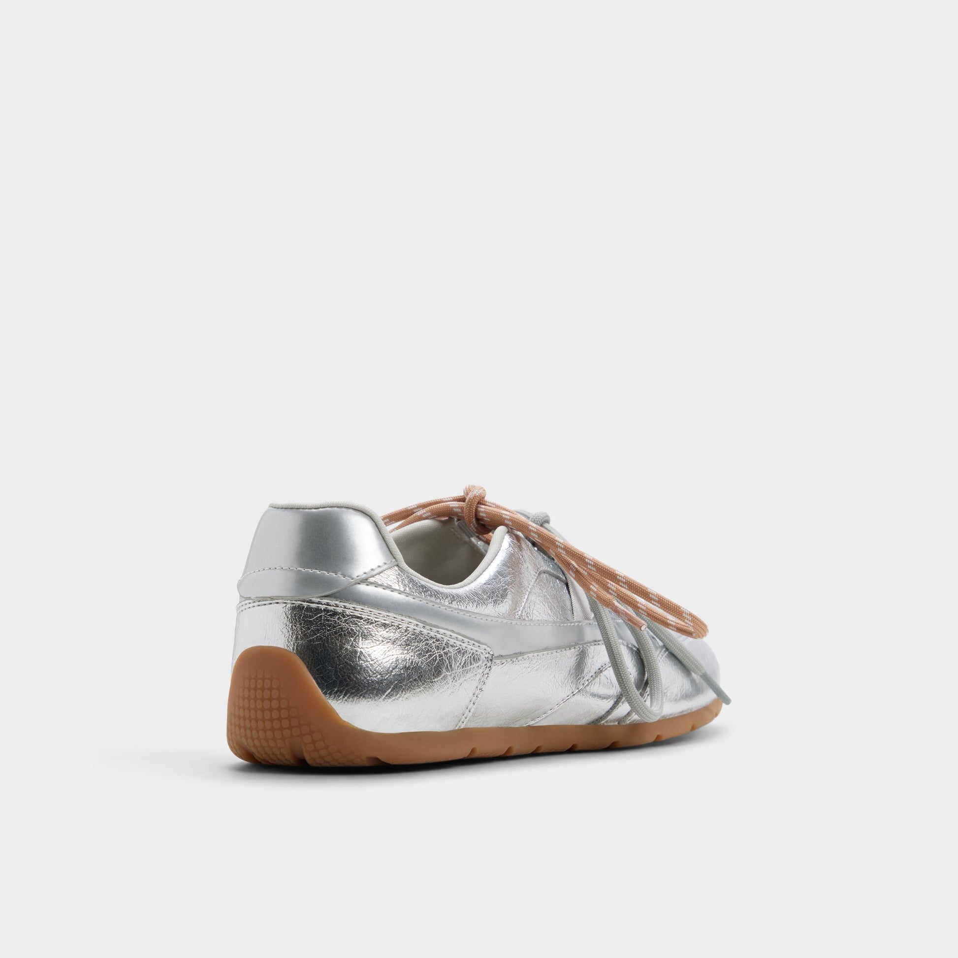 Three-quarter angle of Silver Prima 's back side