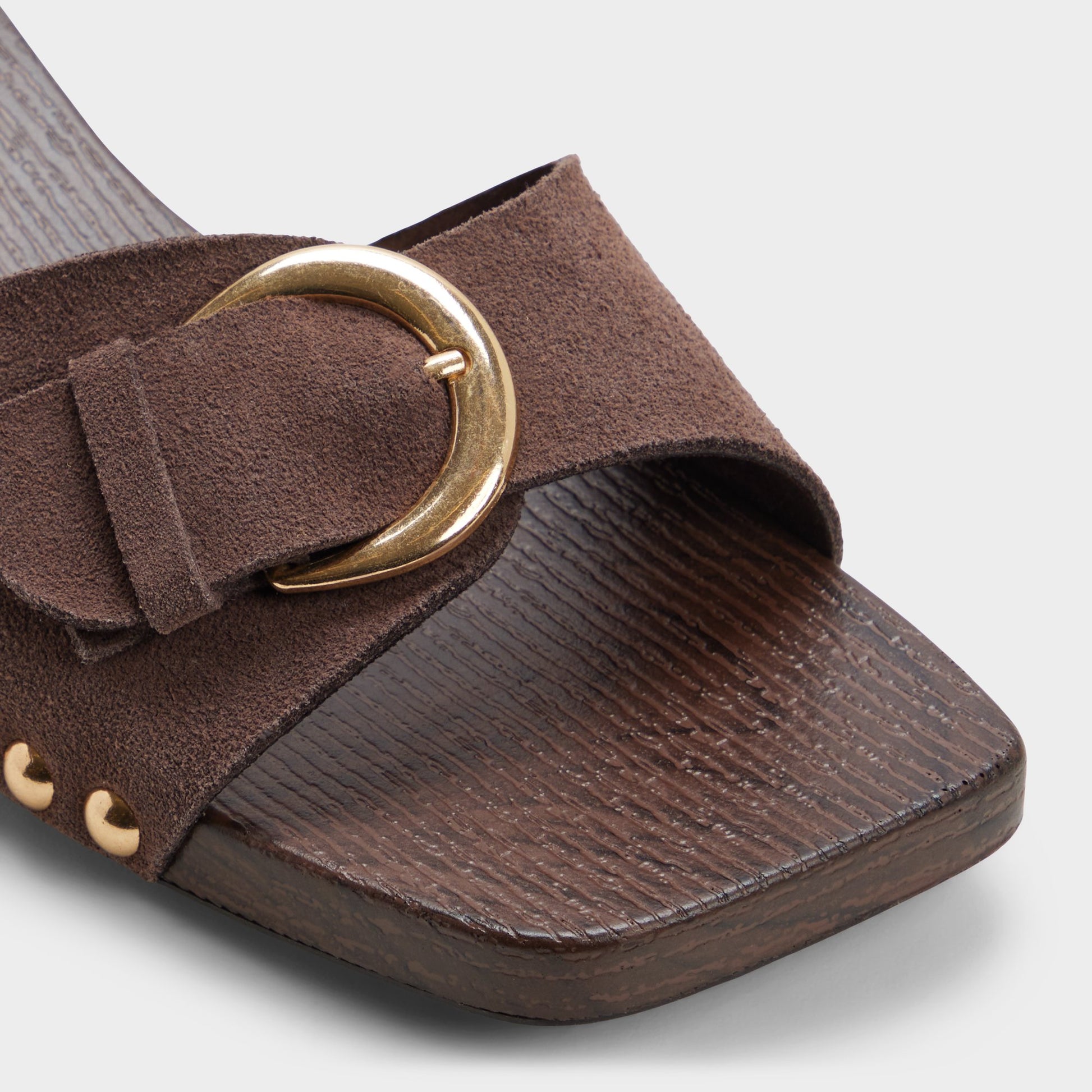 Close-up of the Dark brown Alloria Block heeled sandal