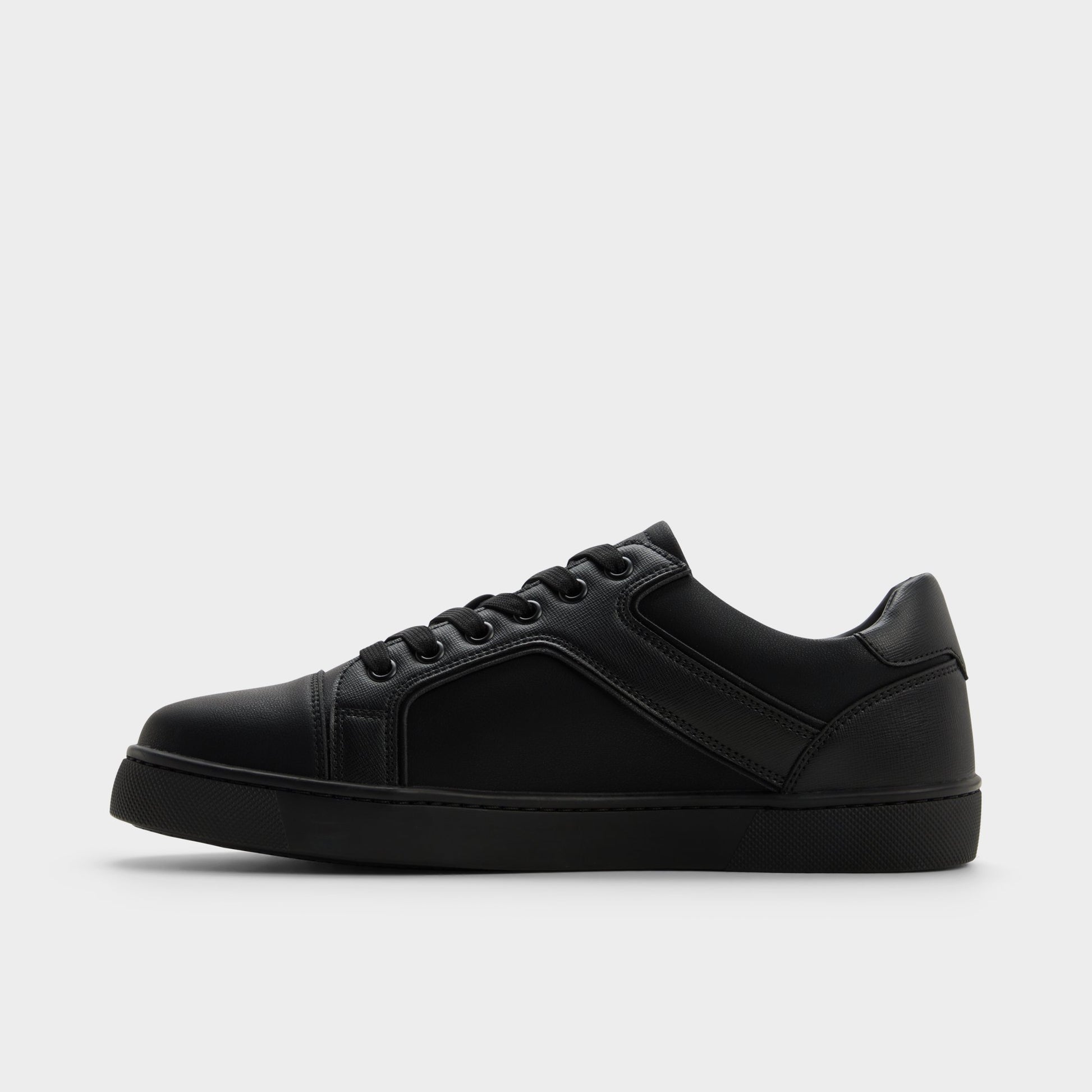 Side view of Black/black Suitsneaker Low top sneaker