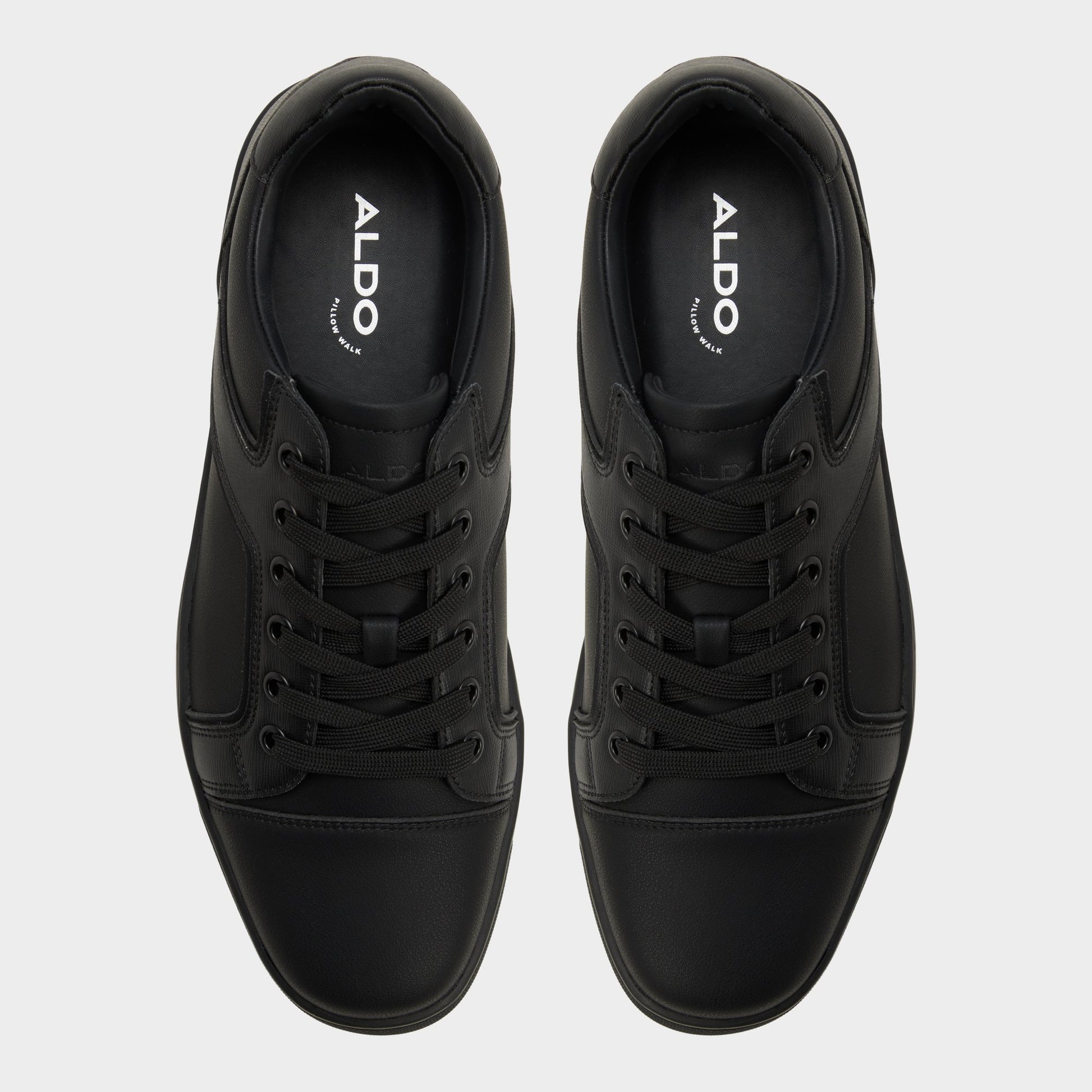 Top-down view of the Black/black Suitsneaker Low top sneaker