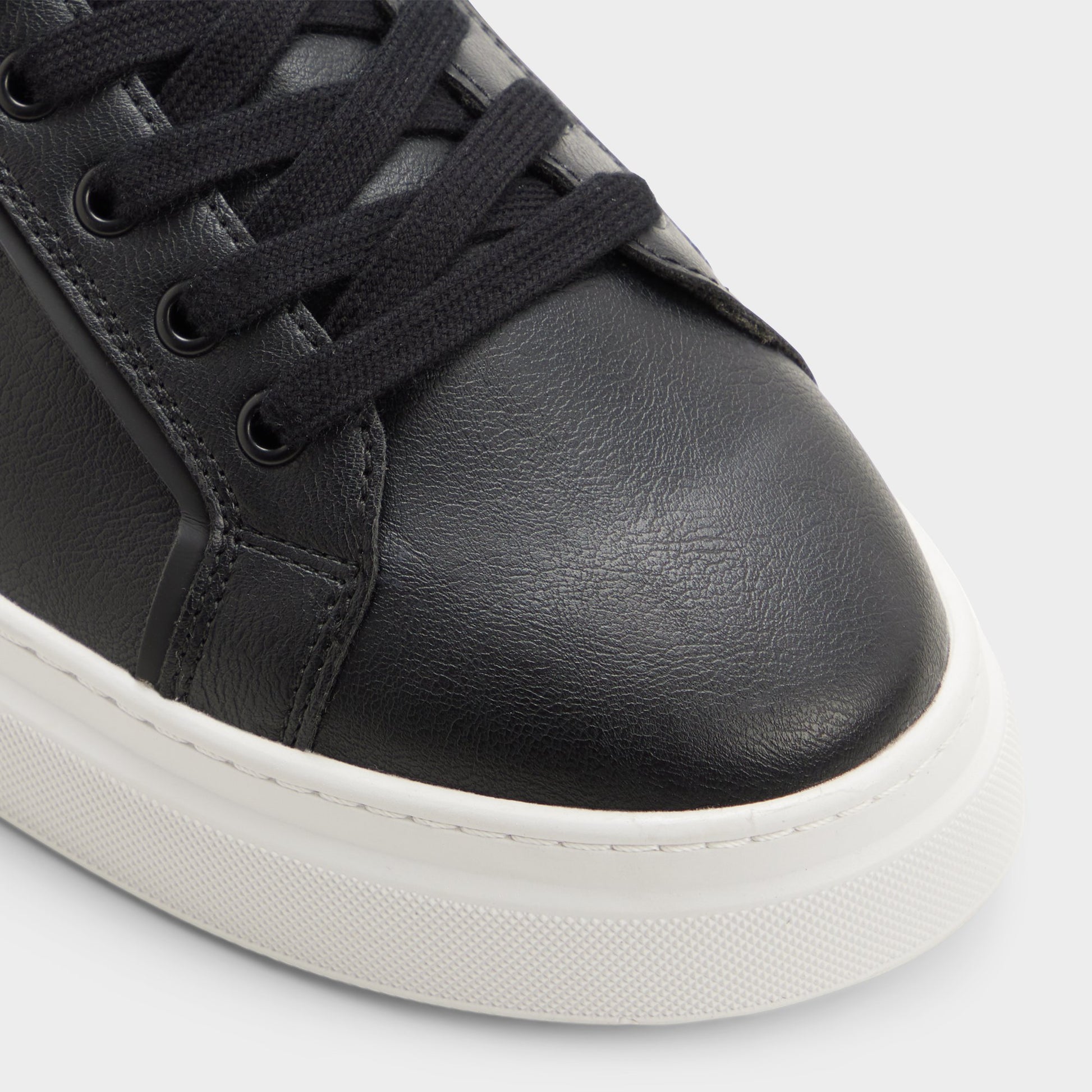 Close-up of the Black combo Courtline Low top sneaker