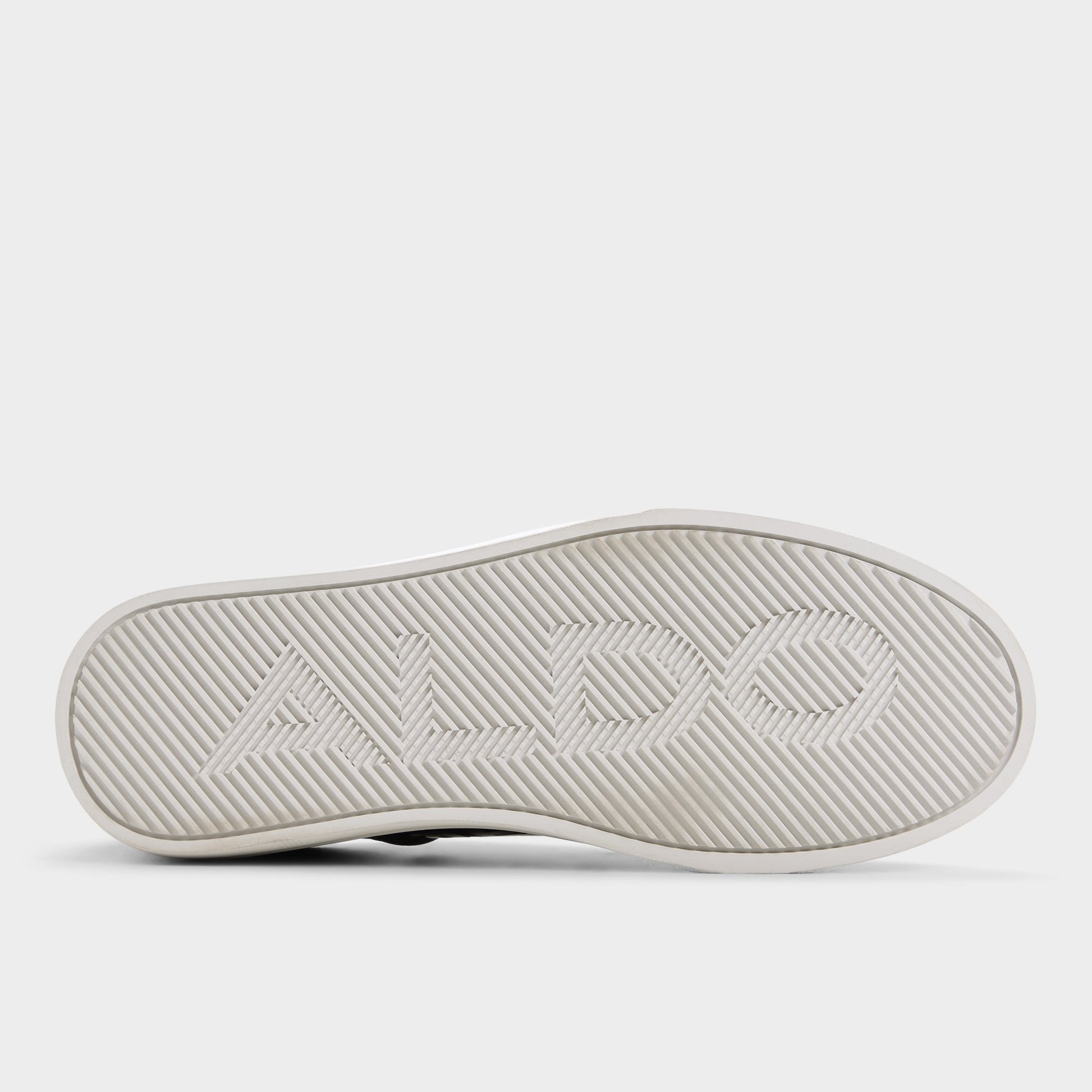 View of Black combo Courtline Low top sneaker's sole