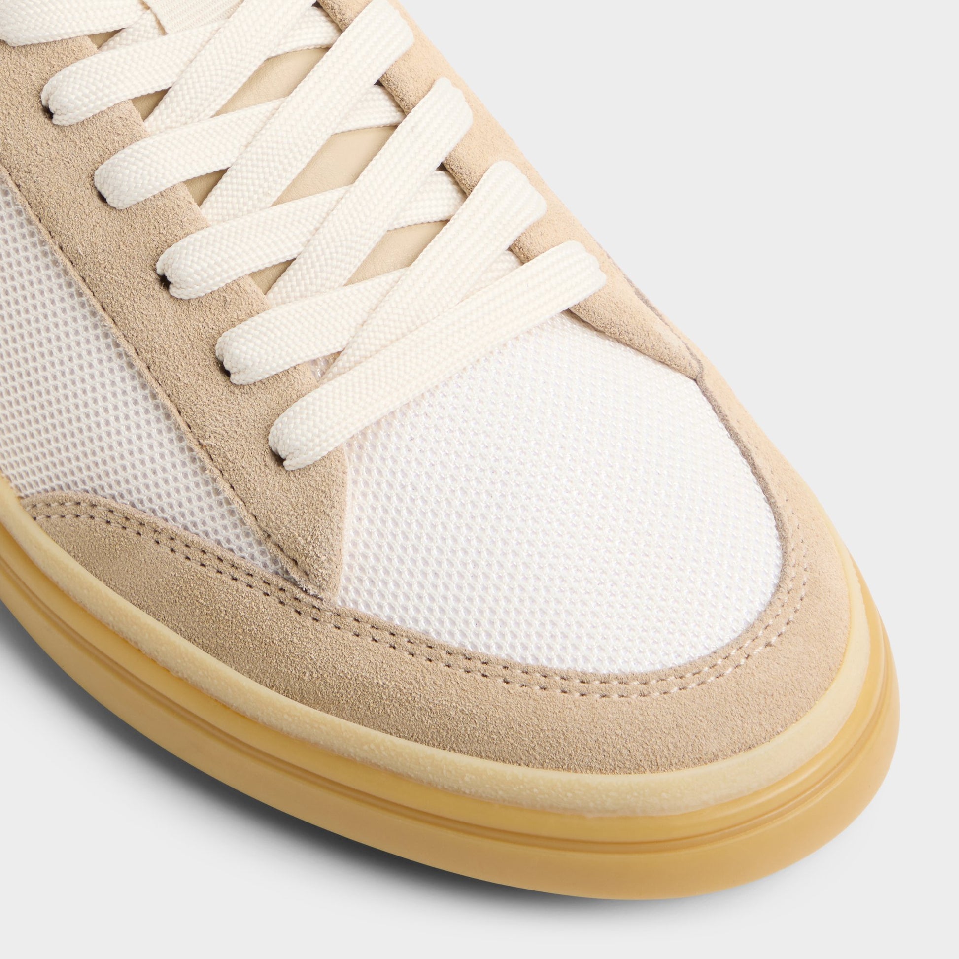 Close-up of the Ivory Stepup Low top sneaker