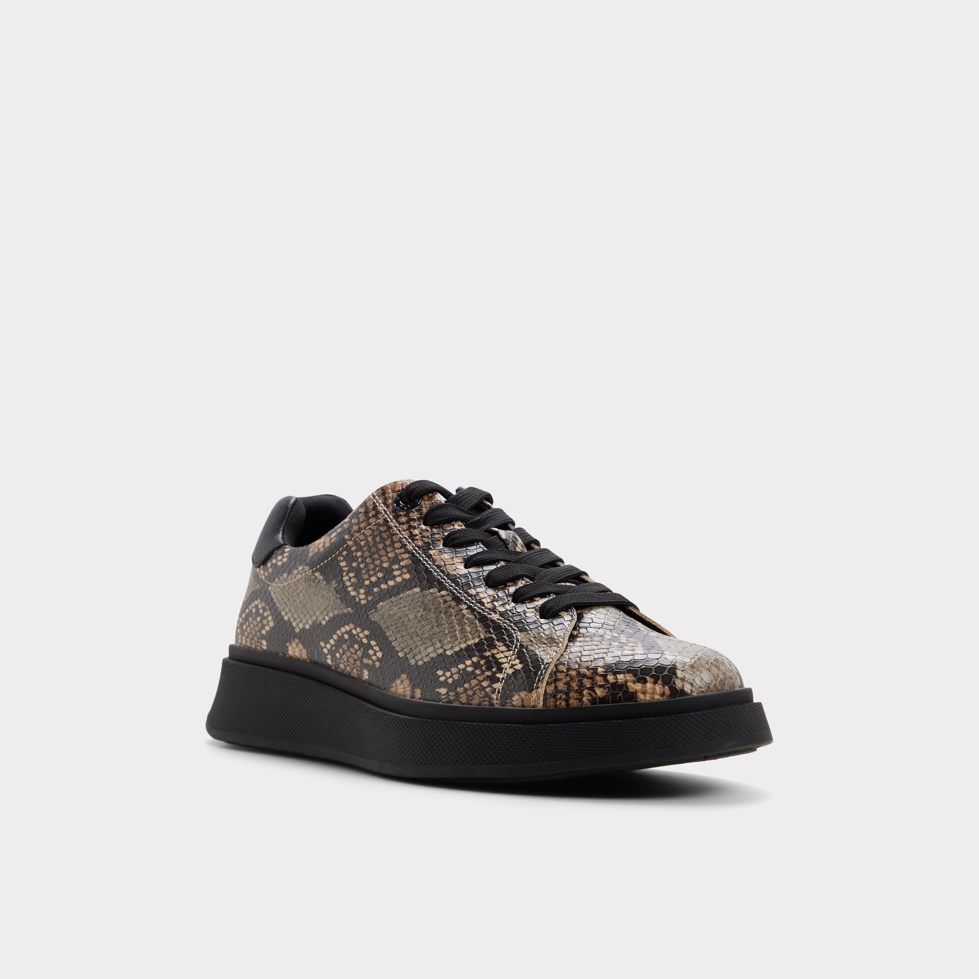Three-quarter angle of Multi Magnus Low top sneaker's front side
