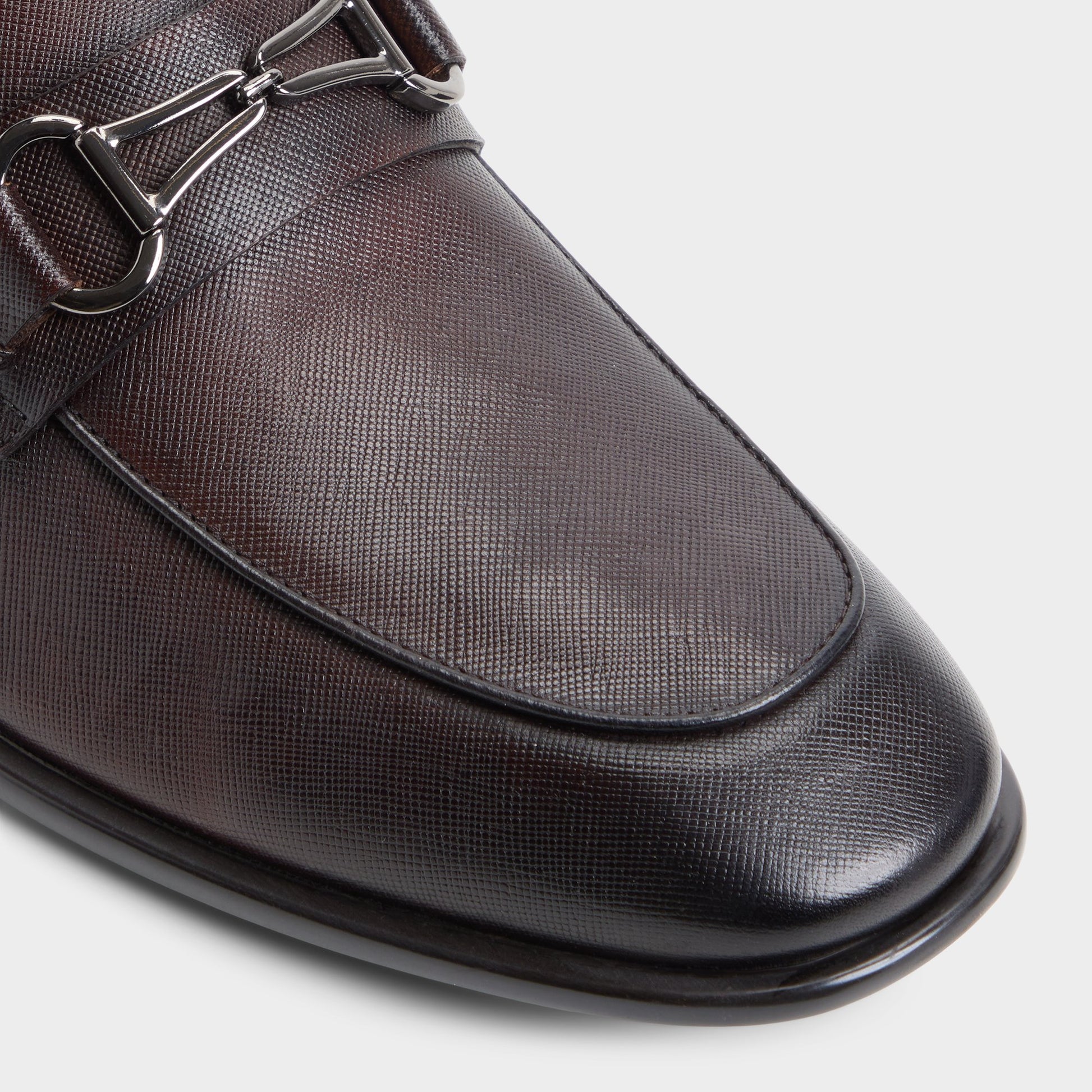 Gros plan de la Brun foncé Walters Mocassin