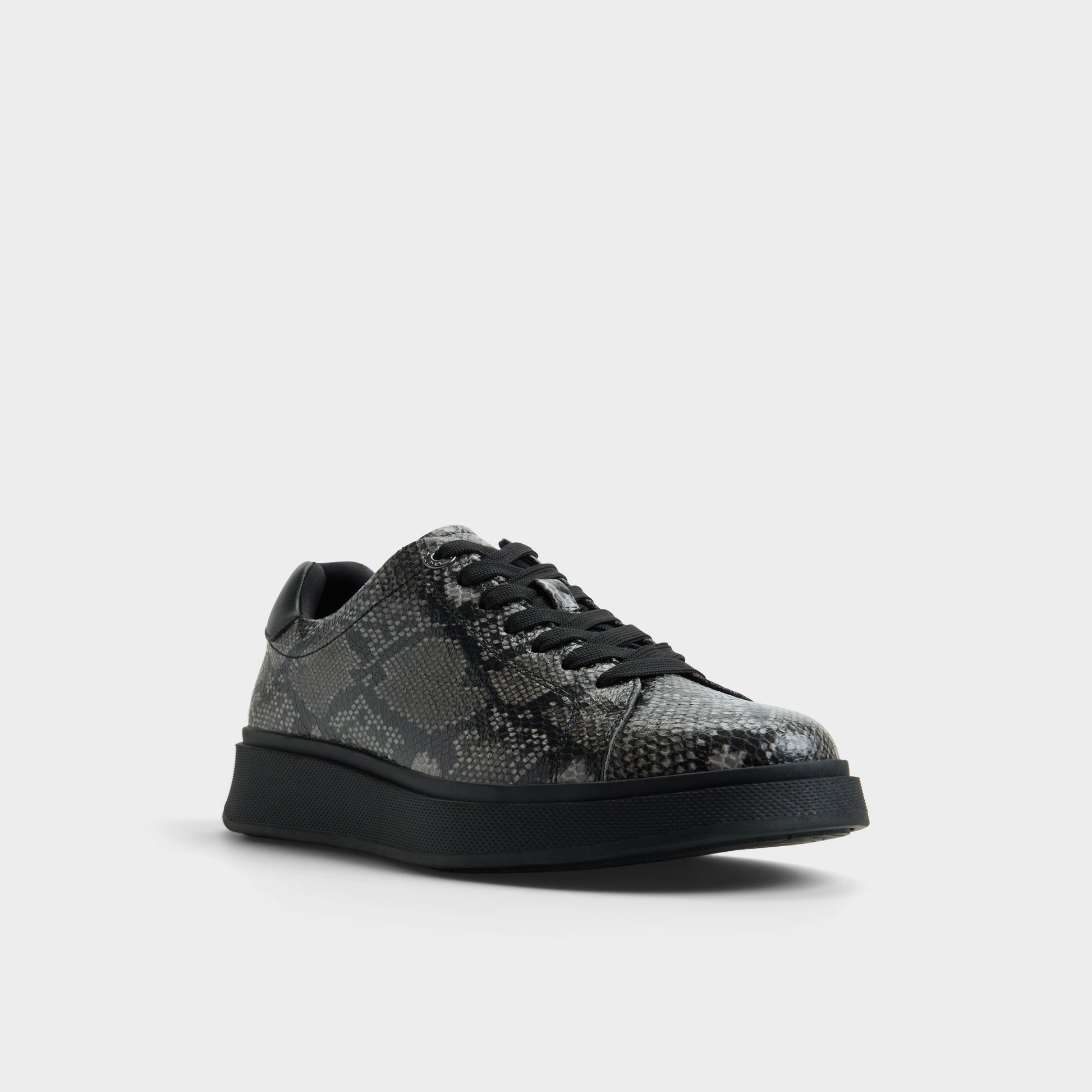 Three-quarter angle of Black combo Magnus Low top sneaker's front side