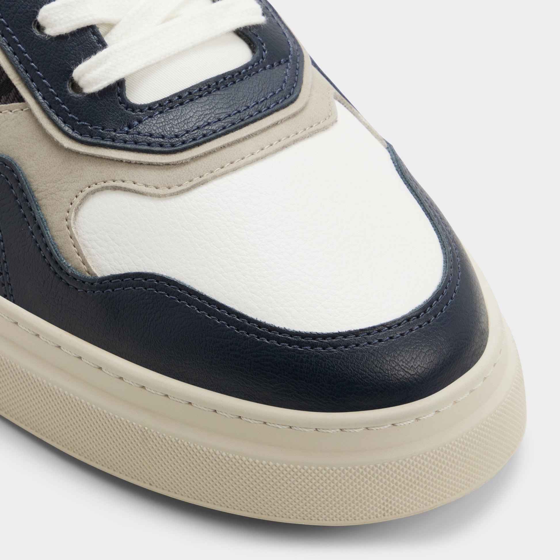Close-up of the Navy Desmond Low top sneaker