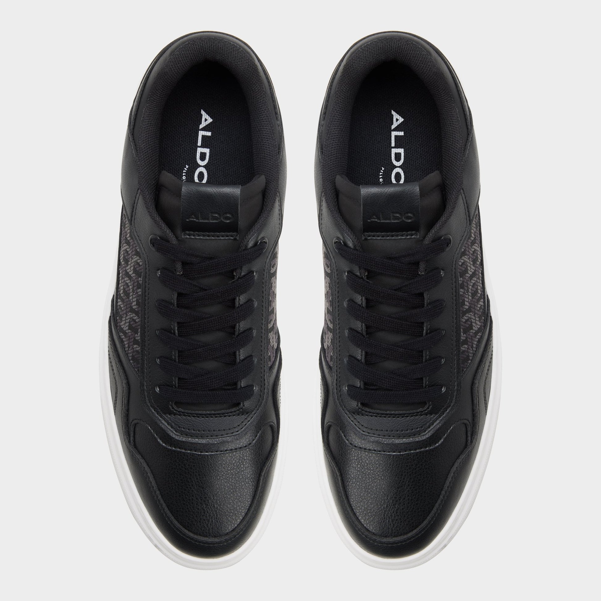 Top-down view of the Black Desmond Low top sneaker