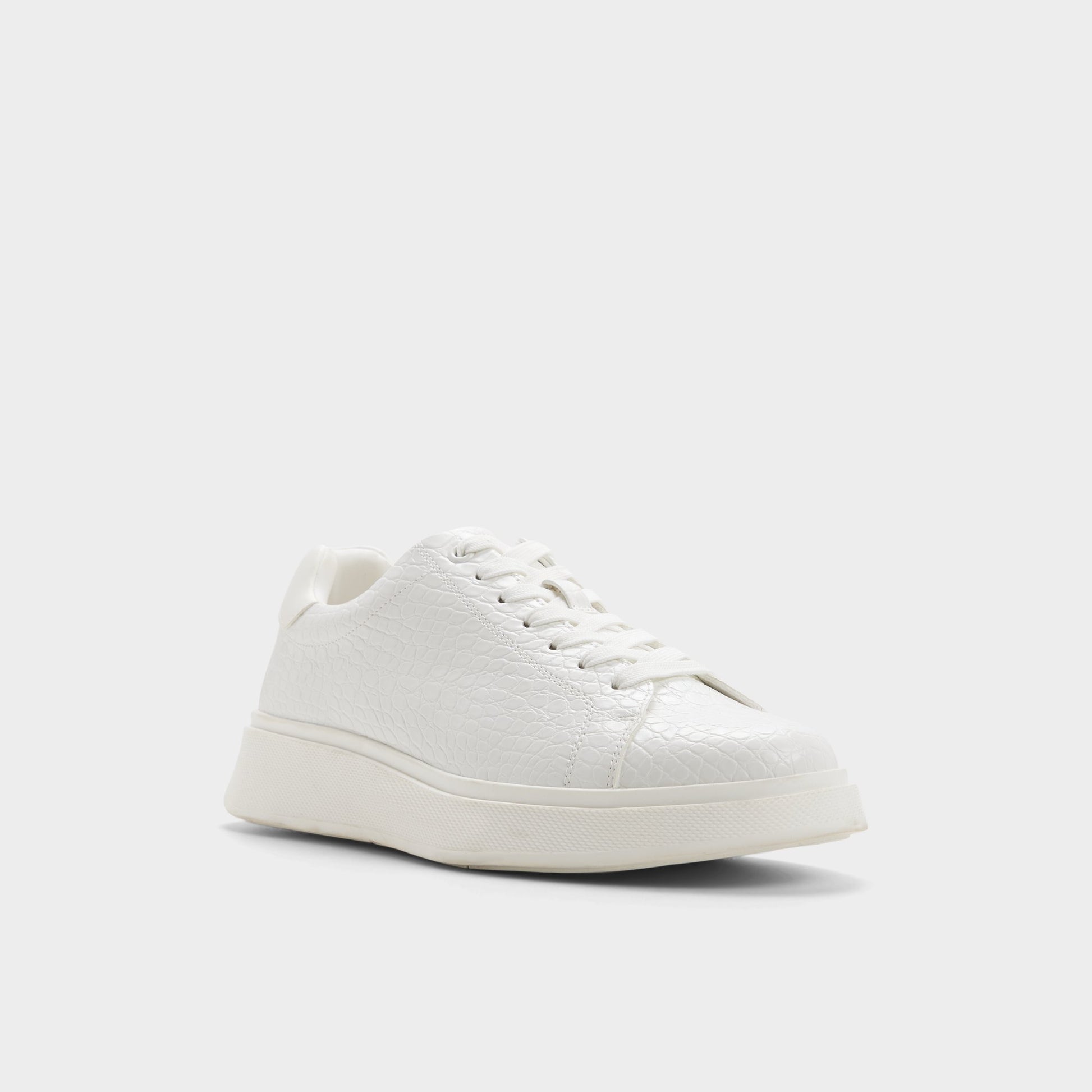 Three-quarter angle of White combo Magnus Low top sneaker's front side