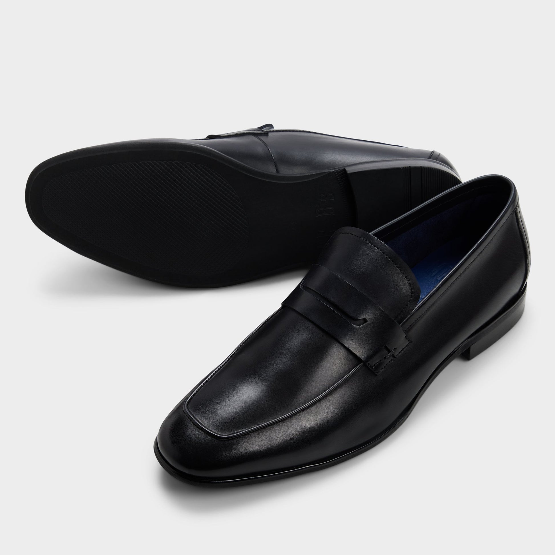 Highlighted view of a pair of Black Frazer Loafers