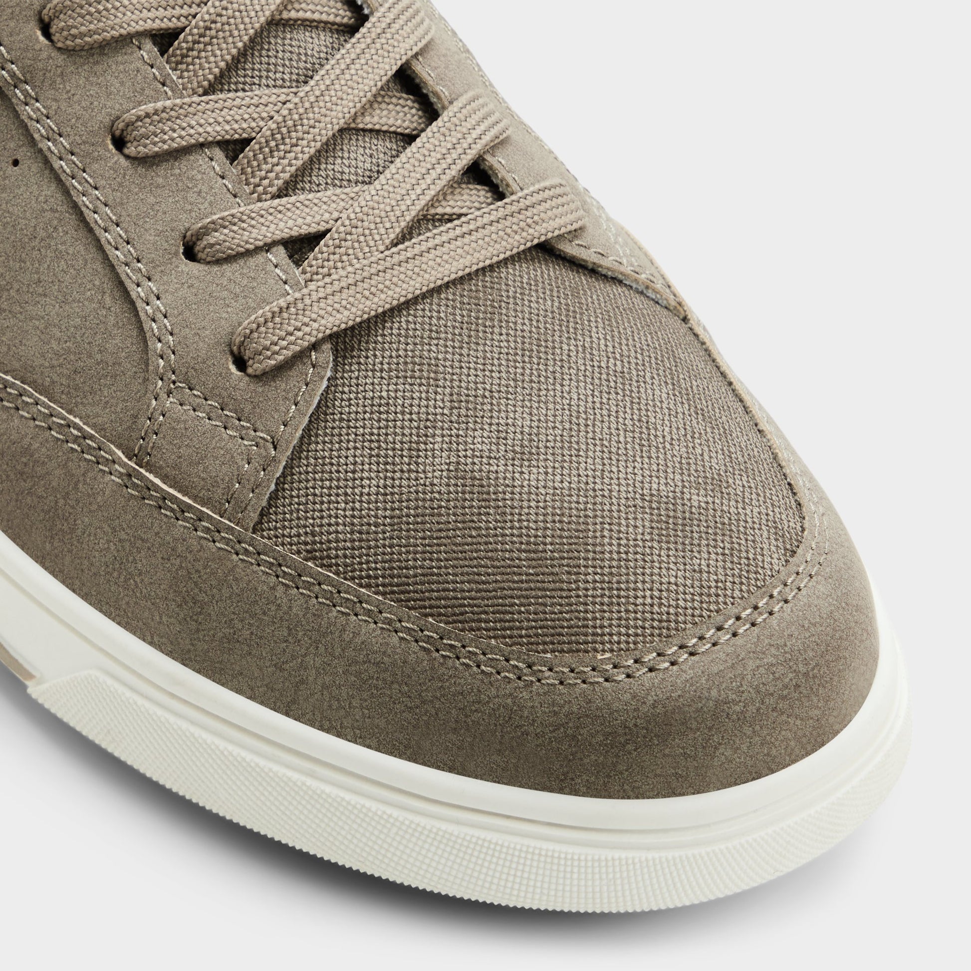 Close-up of the Khaki Jenkin Low top sneaker