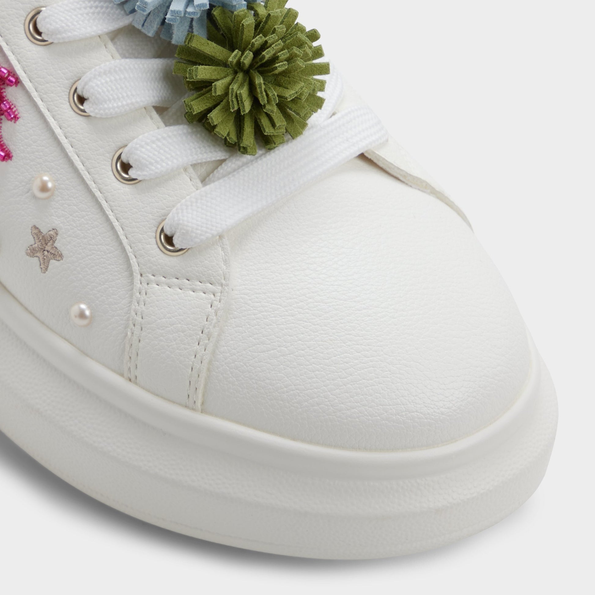 Close-up of the White combo Underthesea Platform sneaker