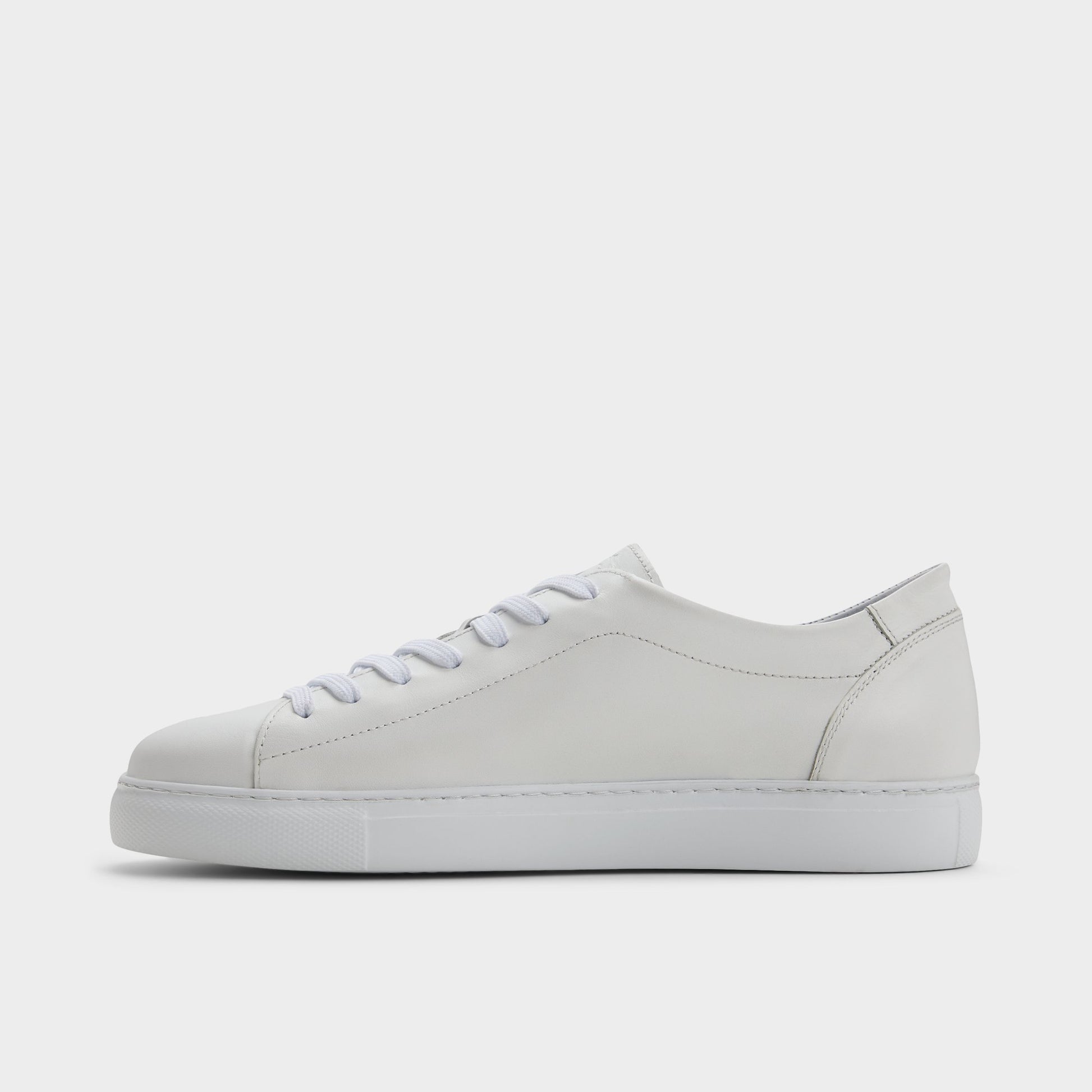 Vue latérale de Blanc Hawke Sneaker bas